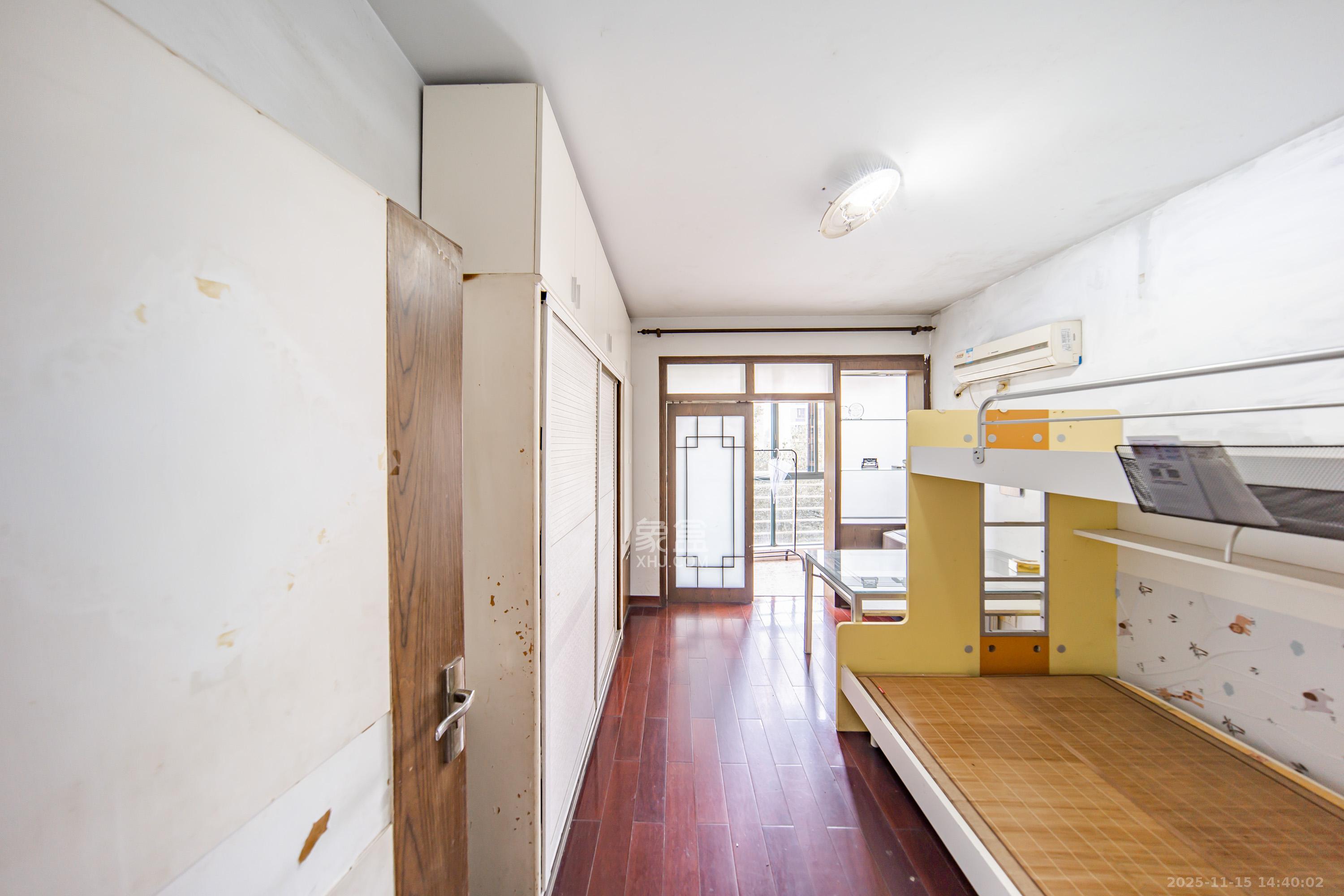 四季阳光花城 3室2厅2卫 133.0万 四季阳光花城 3室2厅2卫 133.0万卧室