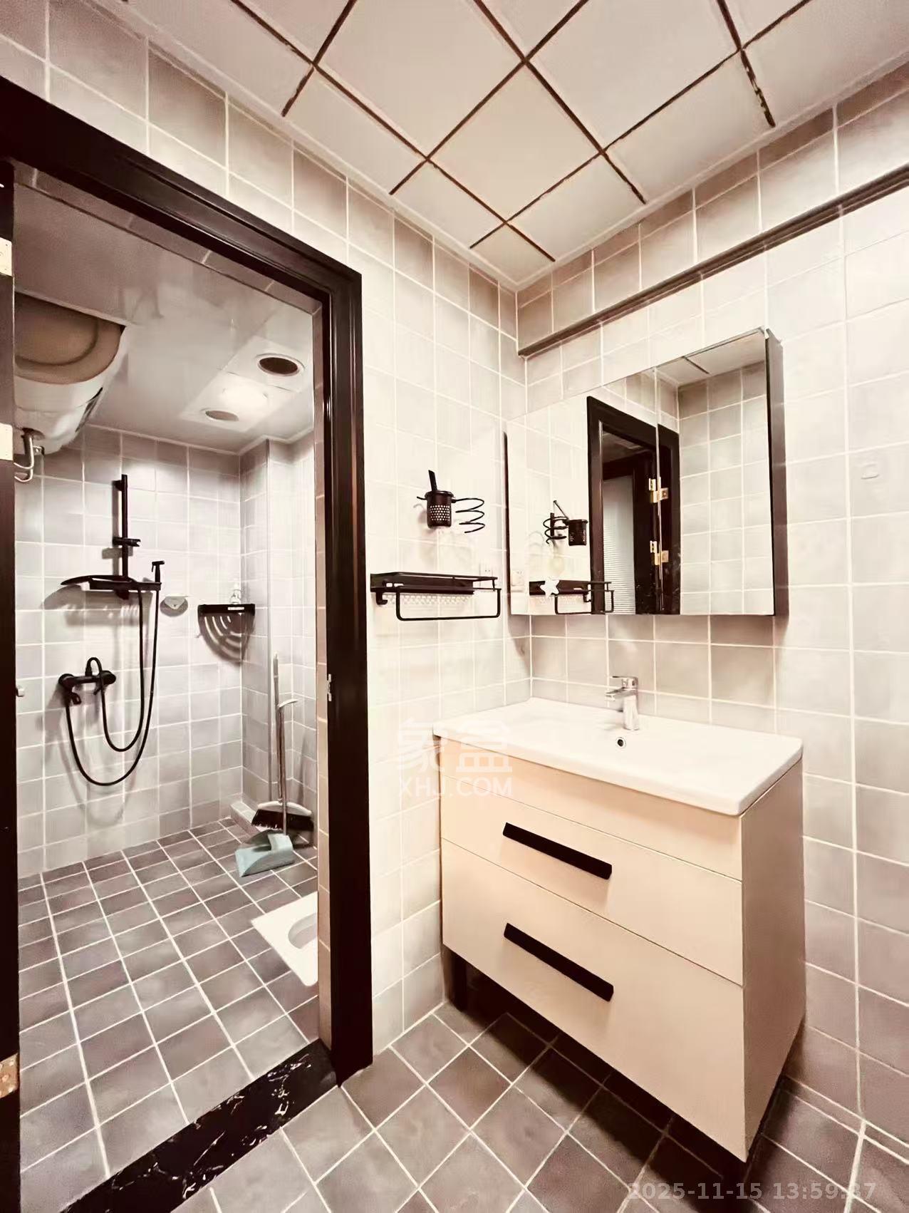 中交里城  1室1厅1卫    2100.0元/月室内图