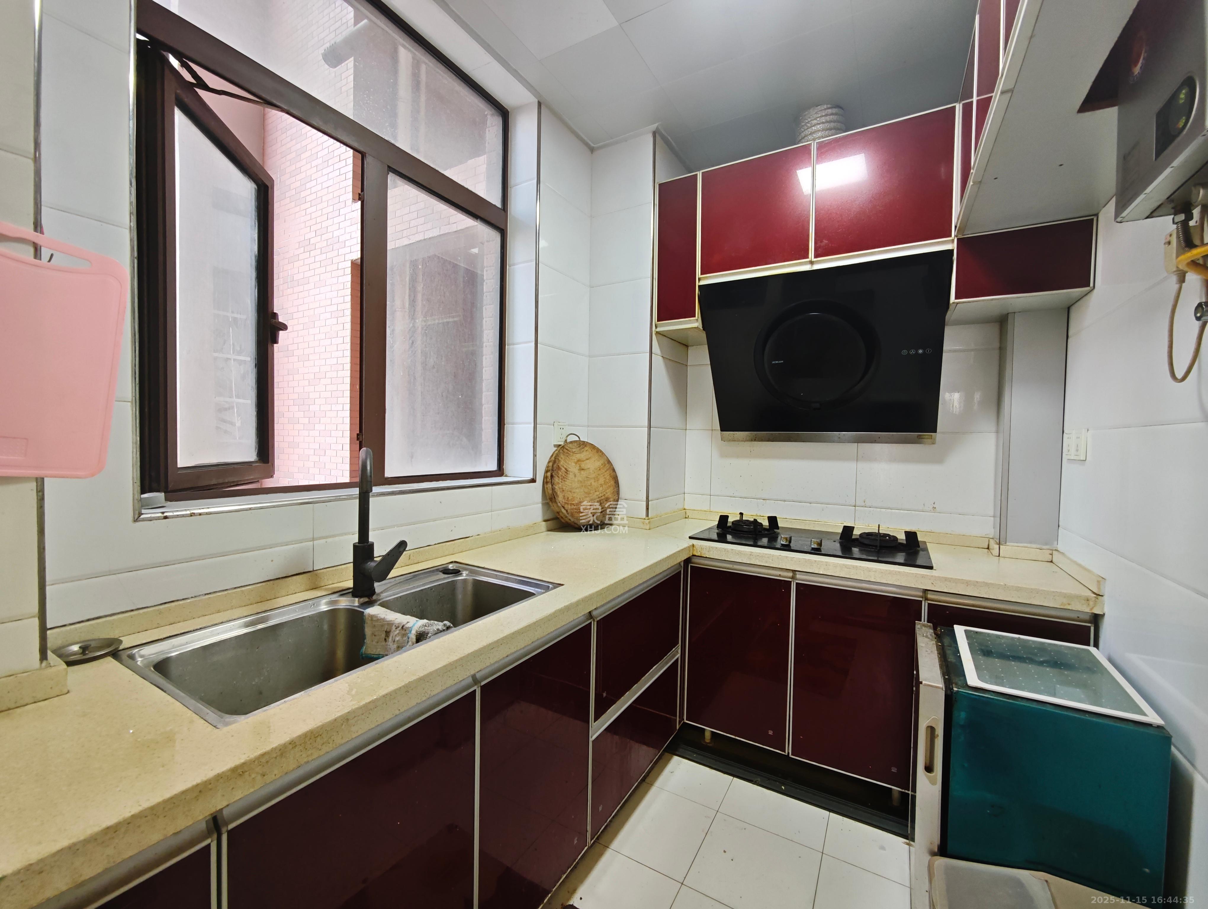 水岸世景  2室2厅1卫    1800.0元/月室内图