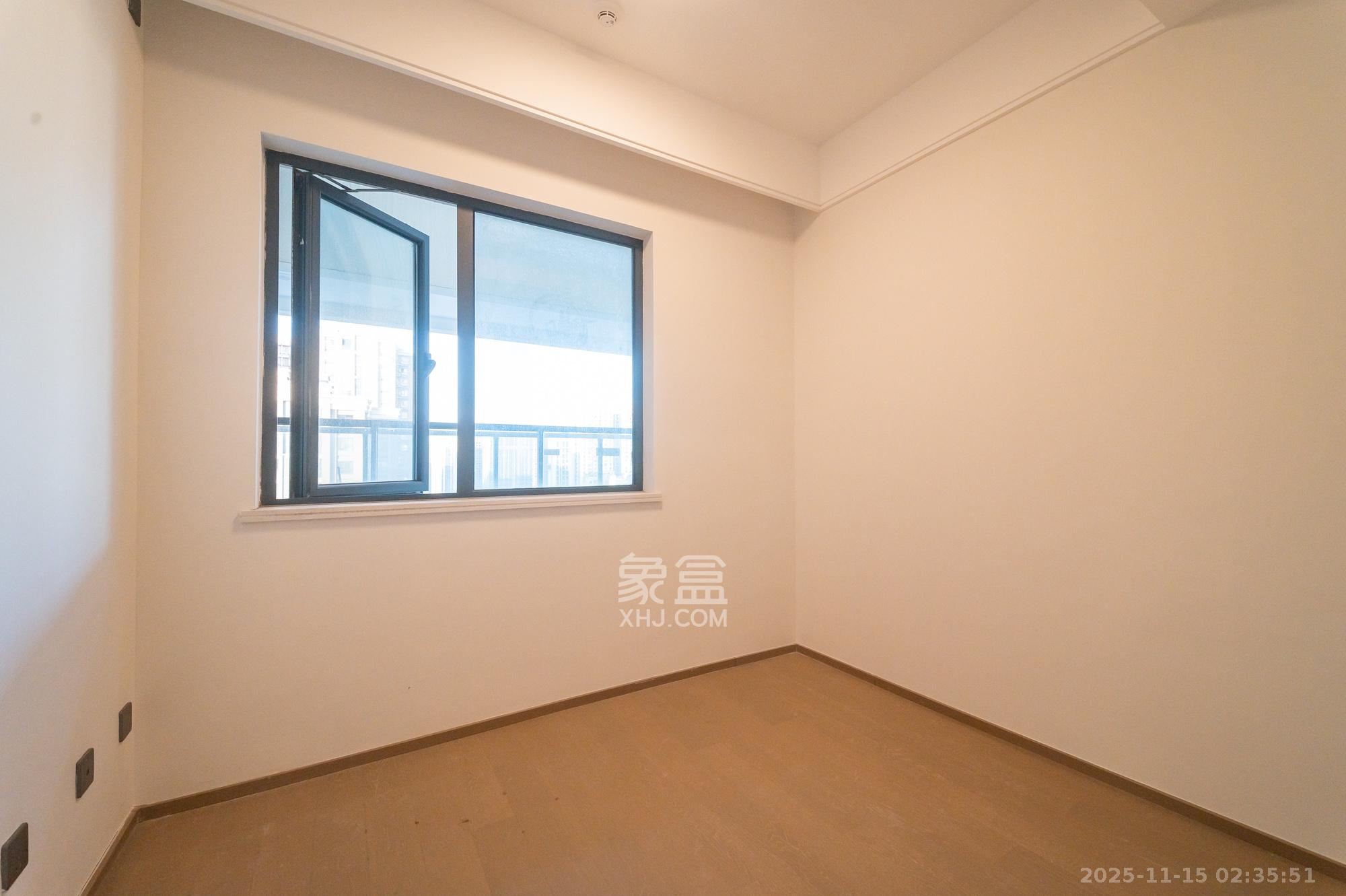 三一云谷  3室2厅2卫    98.8万卧室