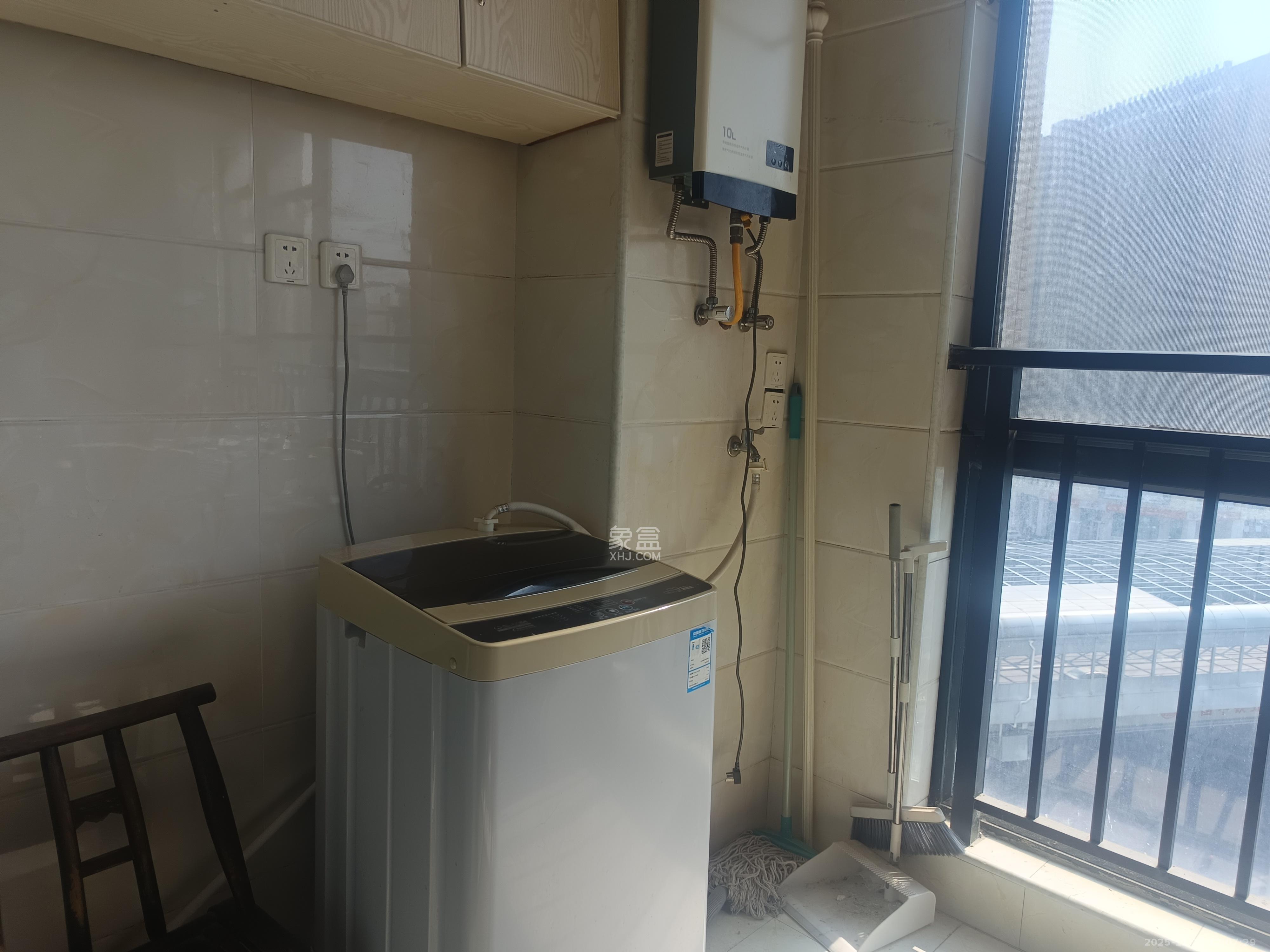 山水湾  1室1厅1卫    1300.0元/月室内图