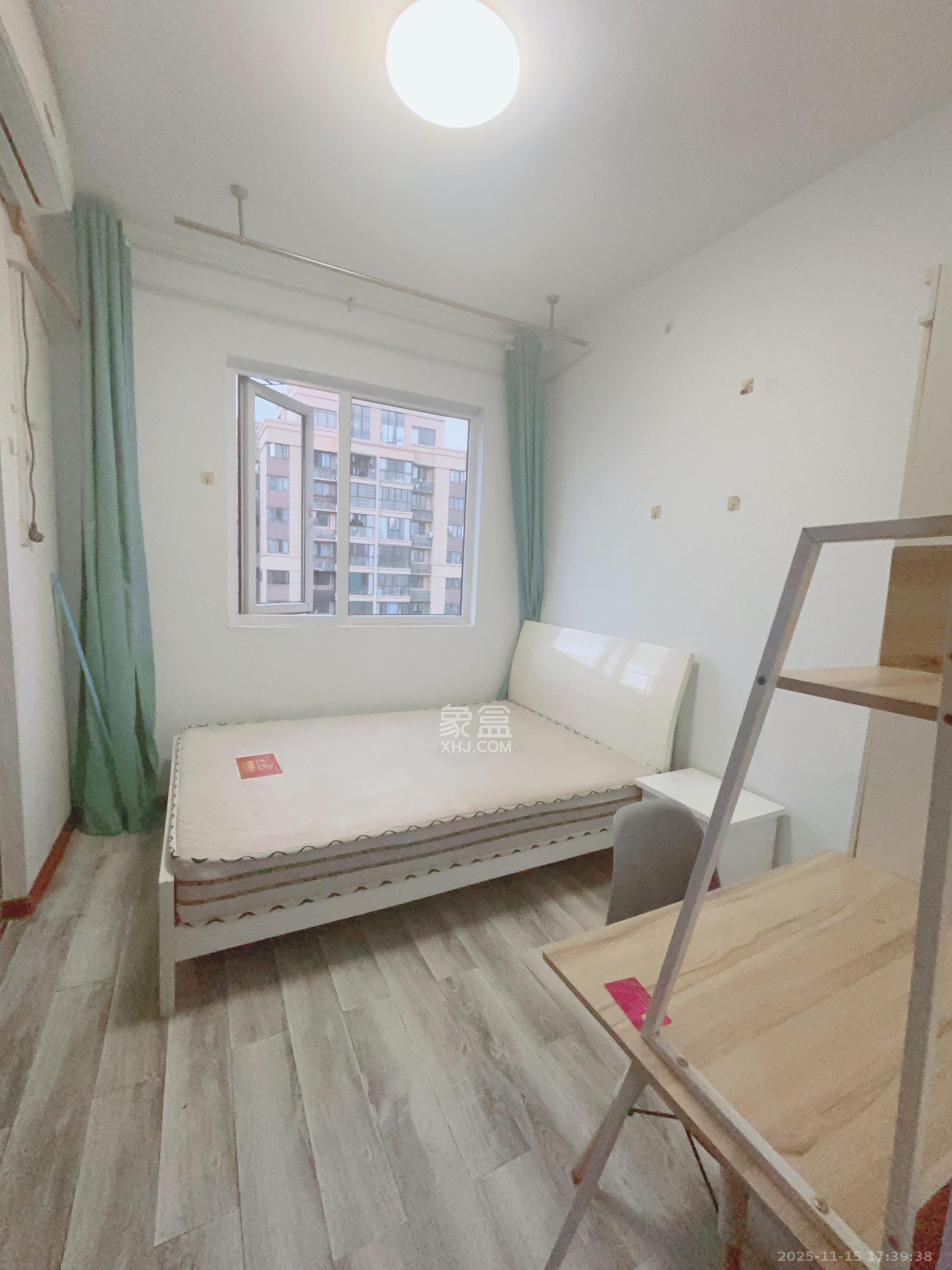 保利香槟国际 1室1厅1卫 700.0元/月 保利香槟国际 1室1厅1卫 700.0元/月室内图