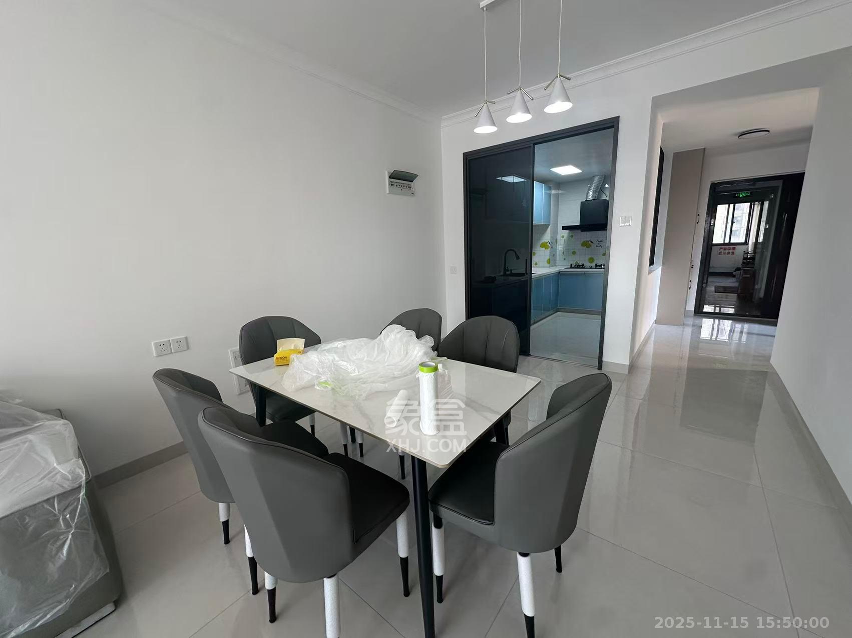 西湖鸿运佳苑  3室2厅2卫    3400.0元/月室内图