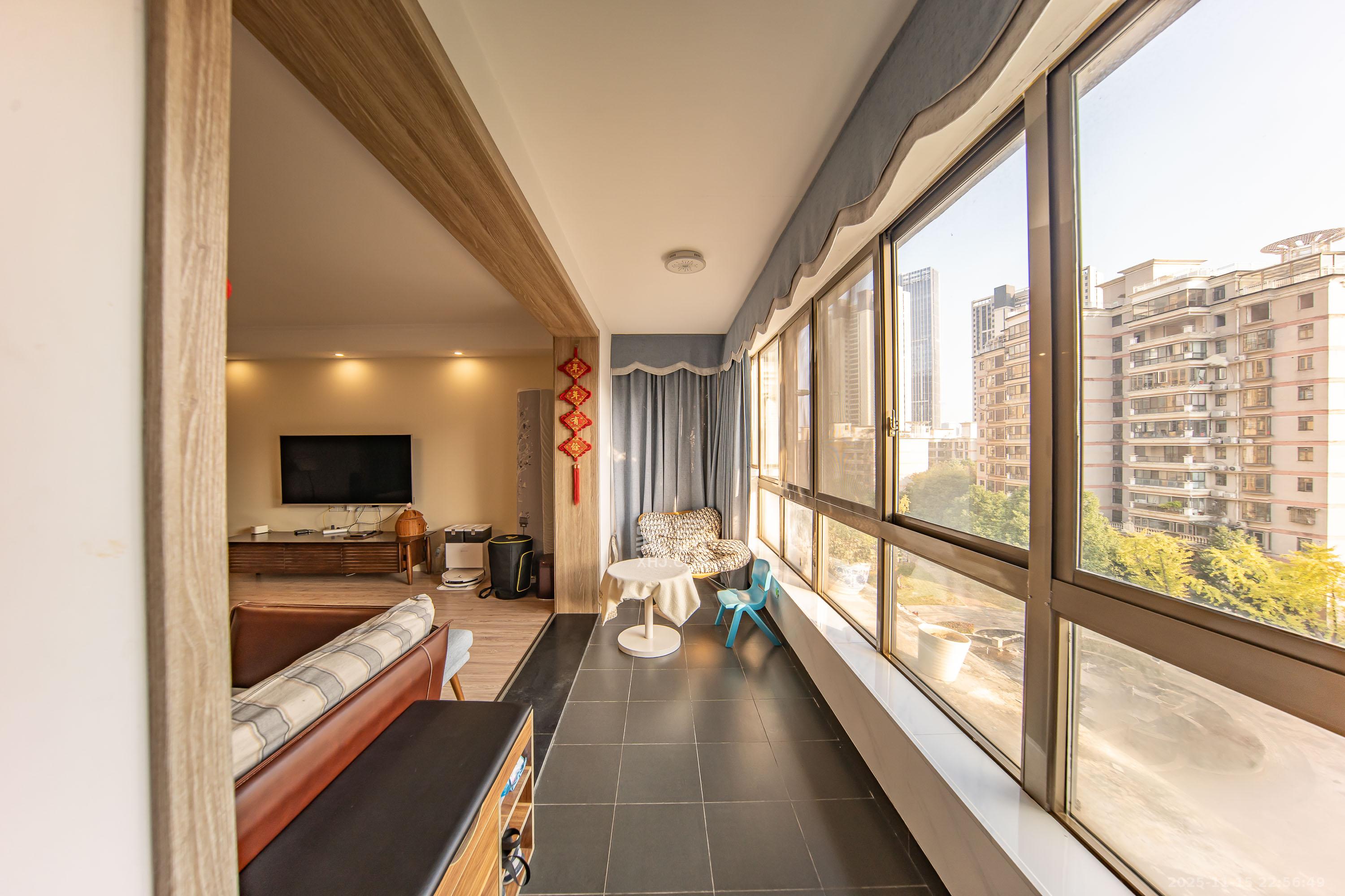 江山帝景雅典  3室2厅2卫    139.8万阳台