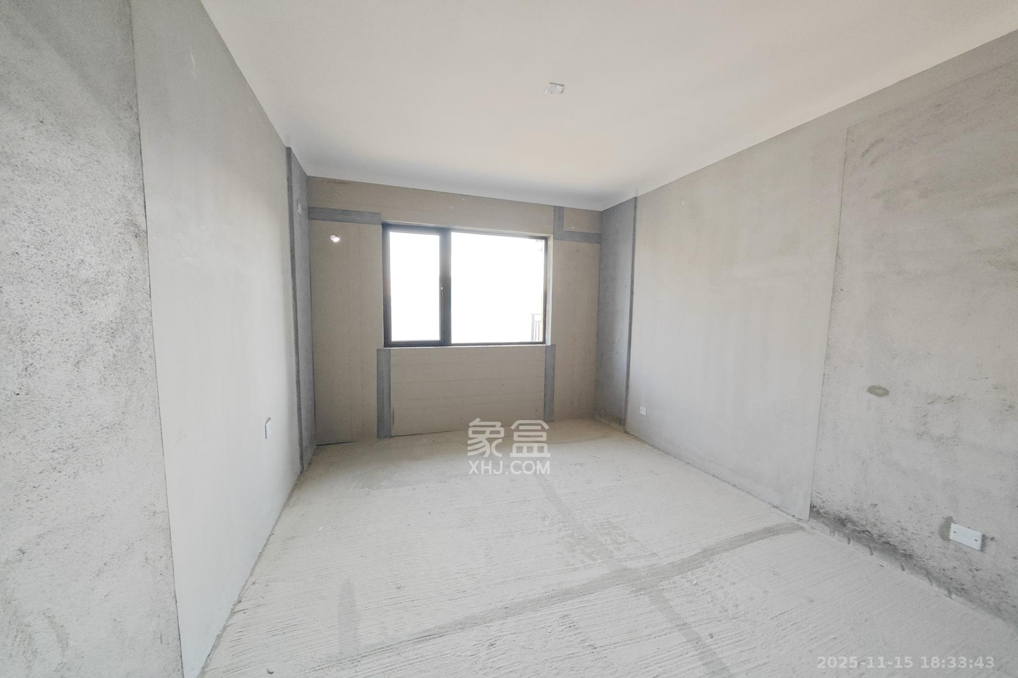 大都汇天悦(保利大都汇三期) 5室2厅2卫 208.0万 大都汇天悦(保利大都汇三期) 5室2厅2卫 208.0万卧室