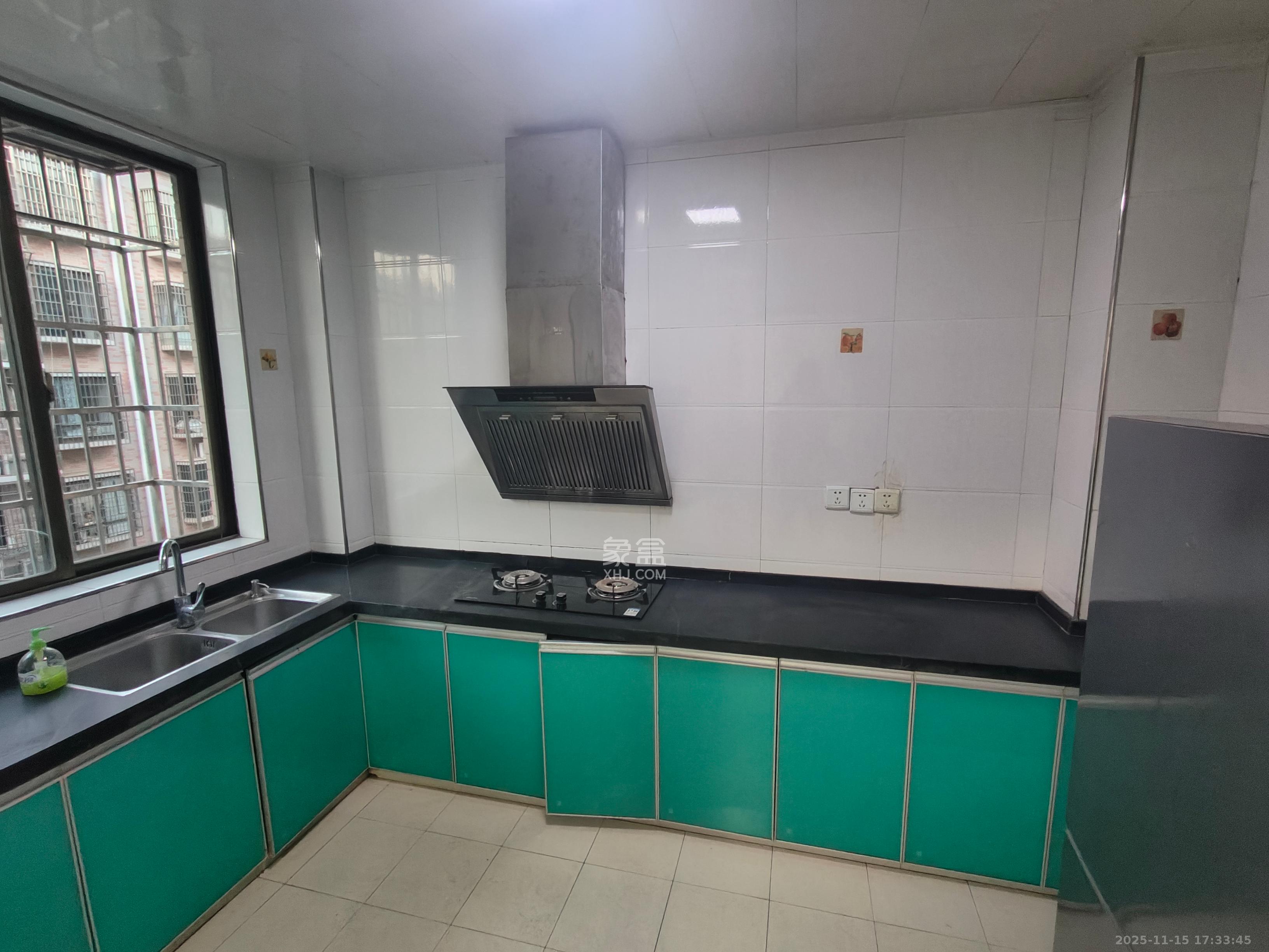 金峰小区北院(七里营社区) 3室2厅2卫 2000.0元/月 金峰小区北院(七里营社区) 3室2厅2卫 2000.0元/月室内图