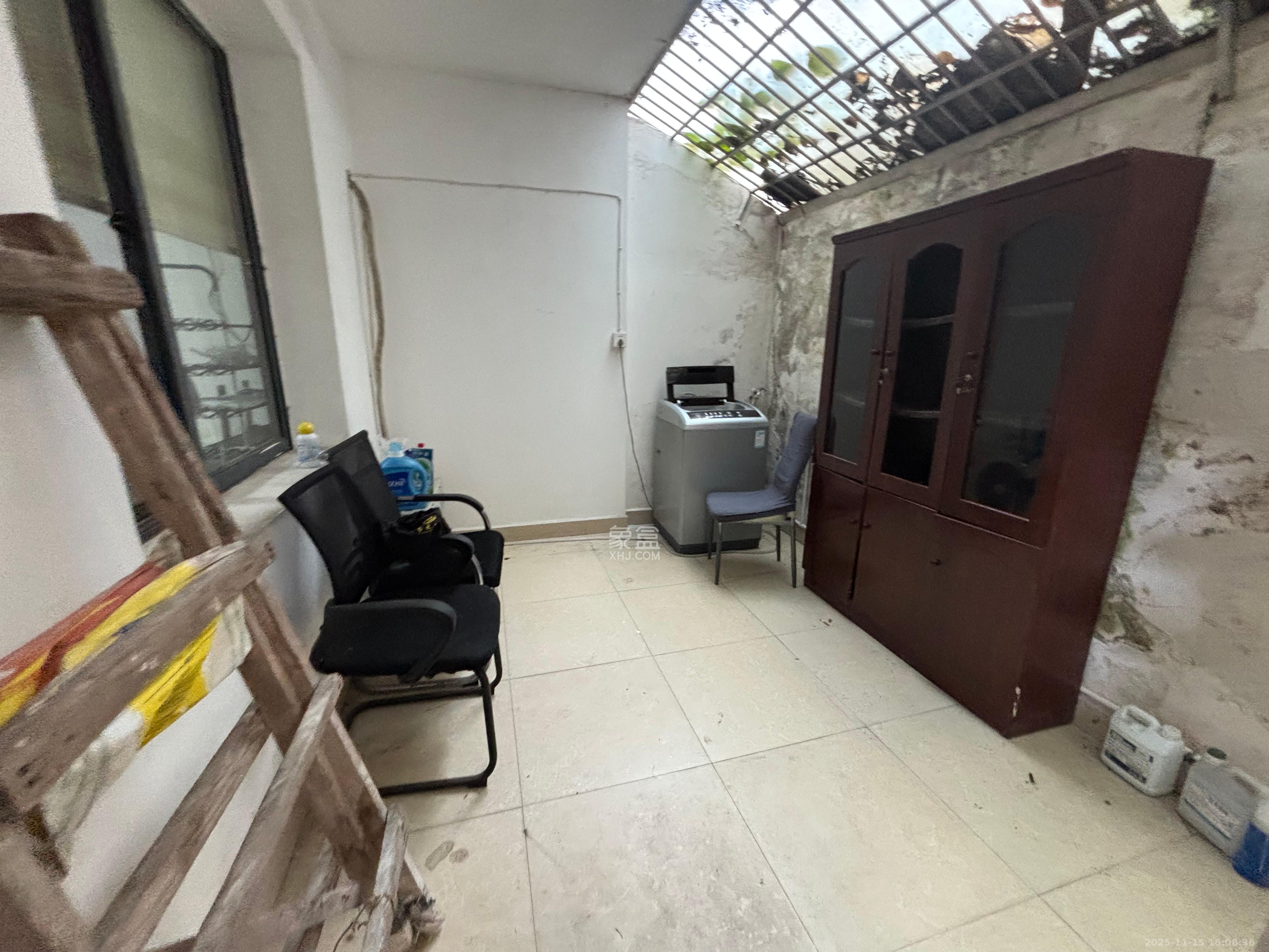 石子冲巷  3室2厅1卫    2000.0元/月室内图