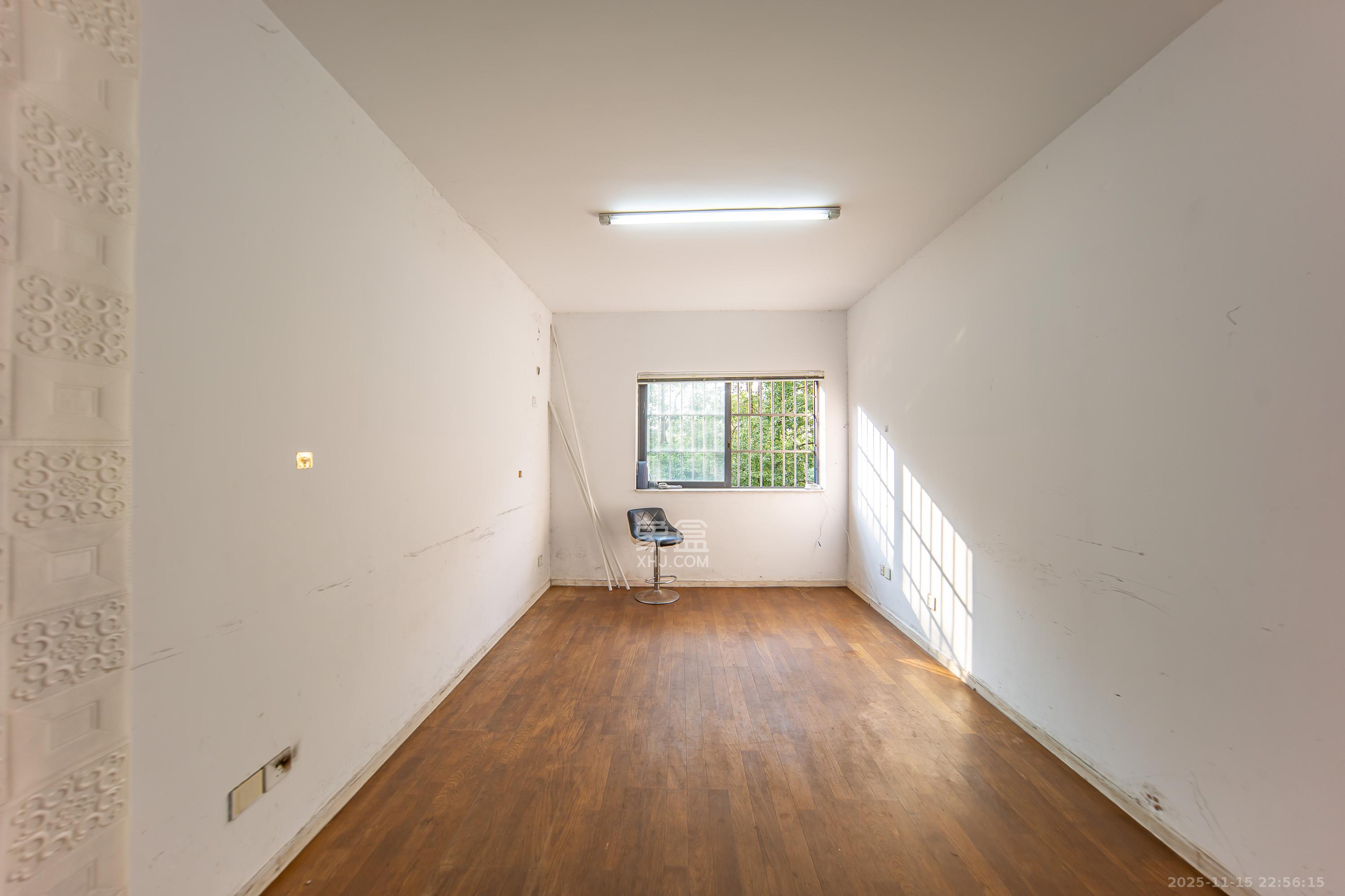 阳光100一期、四五期 1室2厅2卫 123.6万 阳光100一期、四五期 1室2厅2卫 123.6万卧室