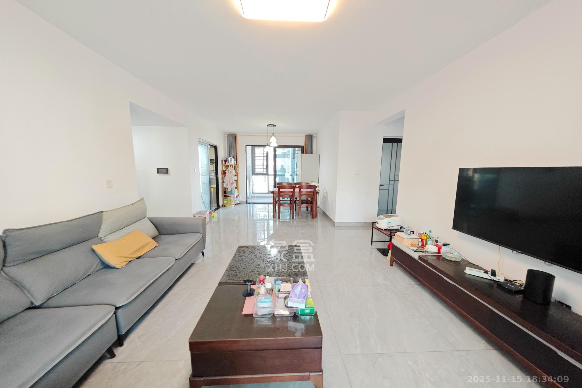 保利大都汇四期 4室2厅2卫 155.0万 保利大都汇四期 4室2厅2卫 155.0万客厅