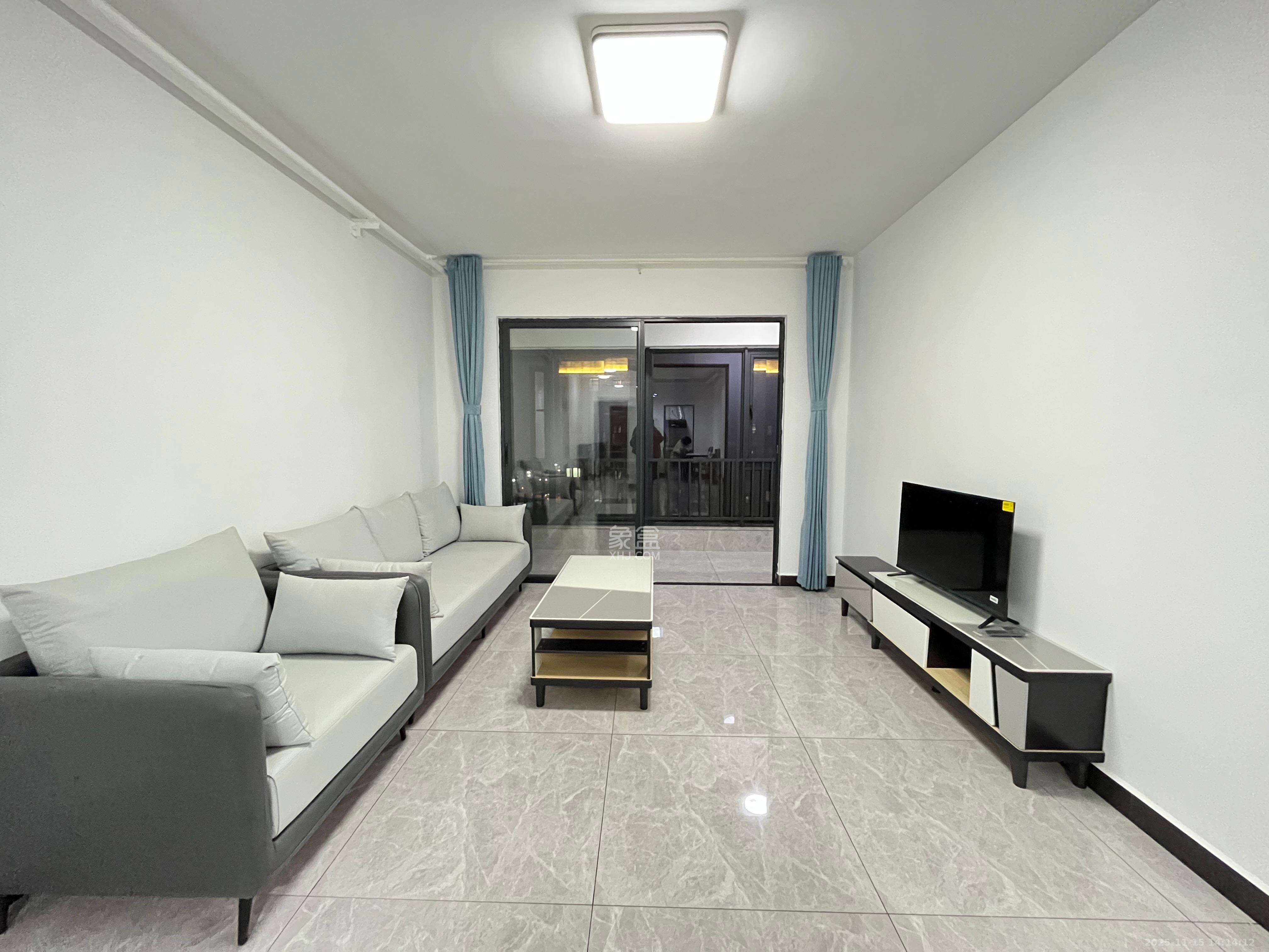 南山梅溪一方  3室2厅2卫    3000.0元/月室内图