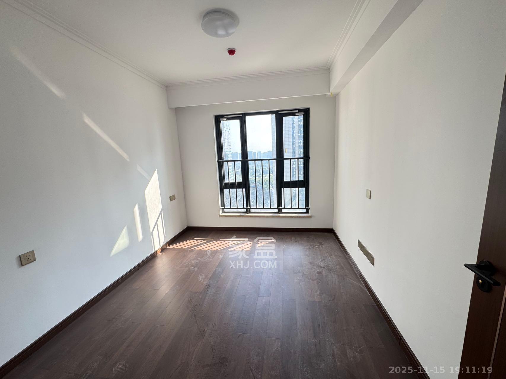 绿地长沙城际空间站（绿地新里佳苑）  4室2厅2卫    3000.0元/月室内图