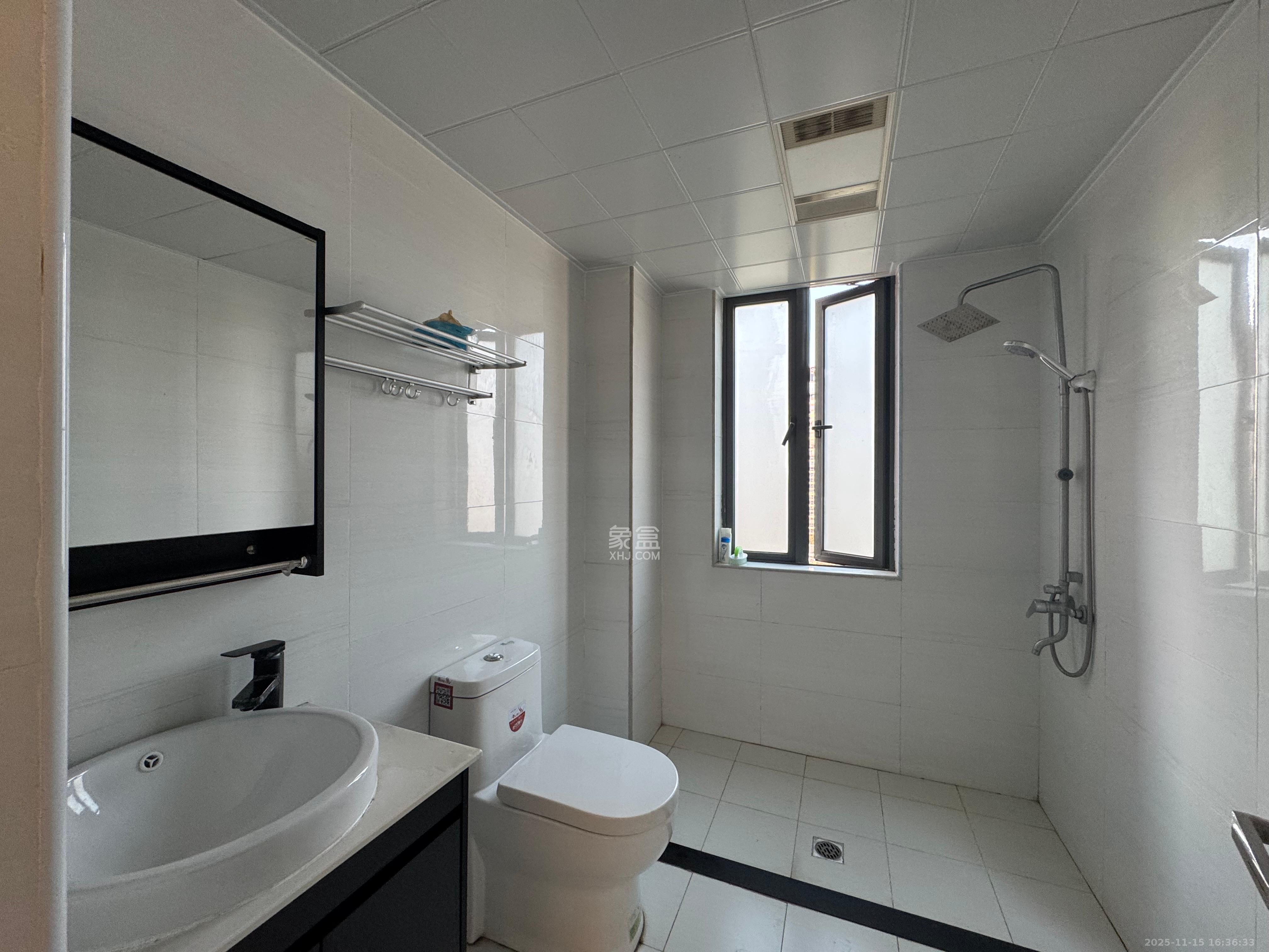 半山壹号  3室2厅1卫    3600.0元/月室内图