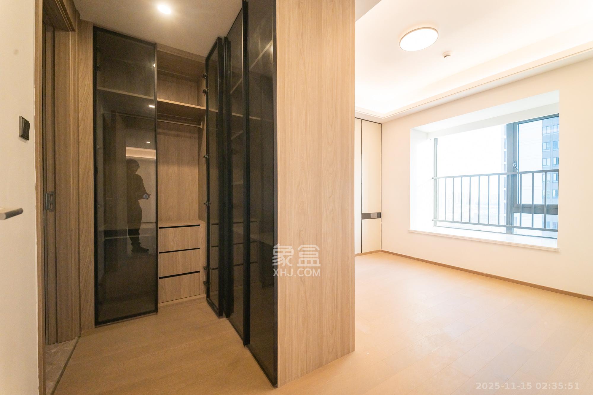 三一云谷  3室2厅2卫    98.8万卧室