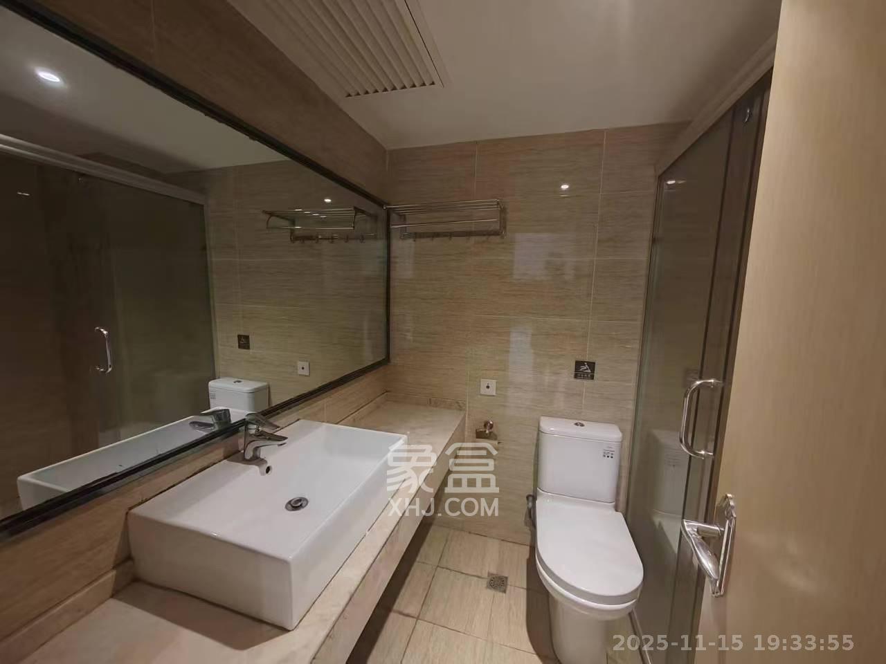 五一钻界  1室1厅1卫    2000.0元/月