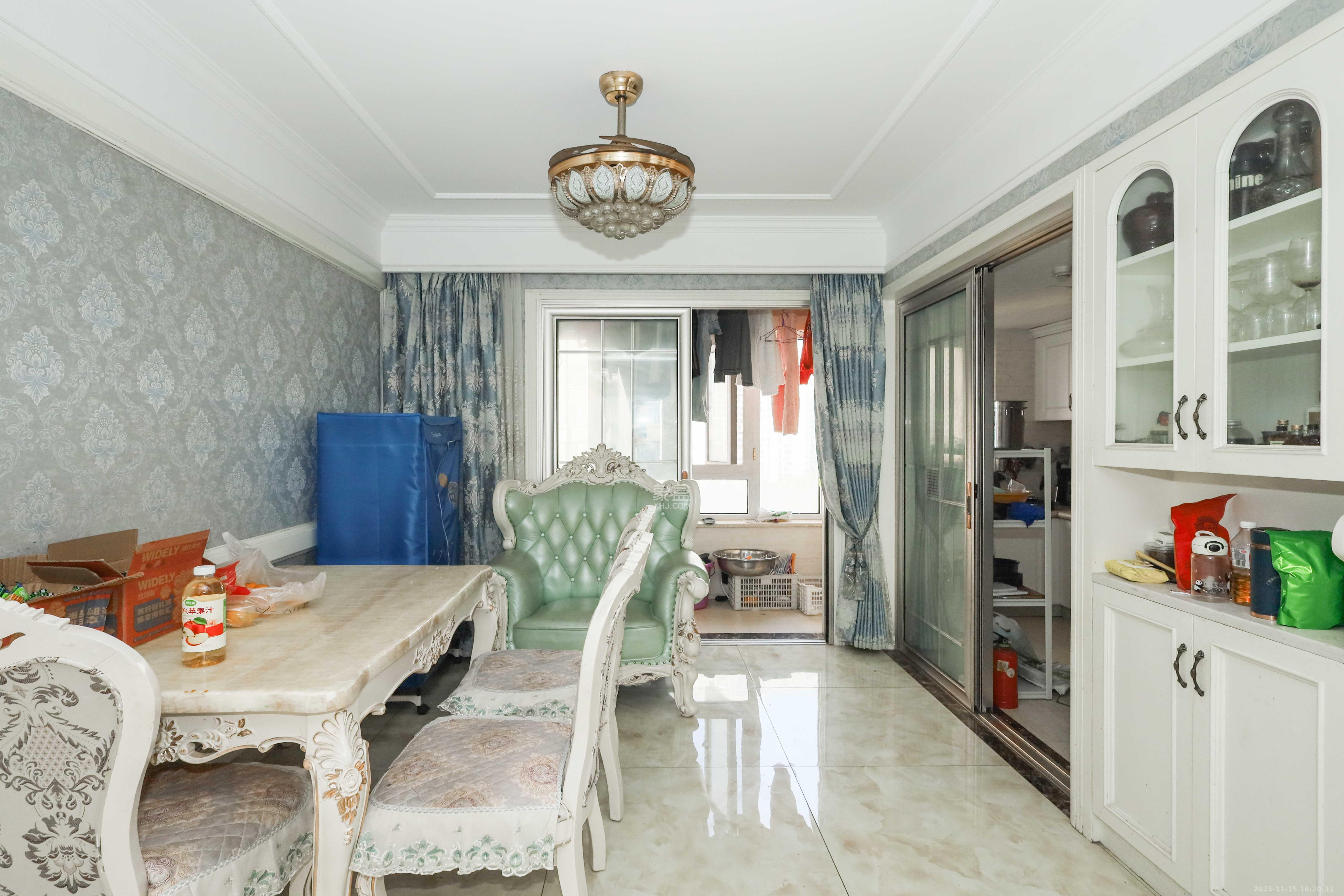 卓越浅水湾 4室2厅1卫 220.0万 卓越浅水湾 4室2厅1卫 220.0万客厅