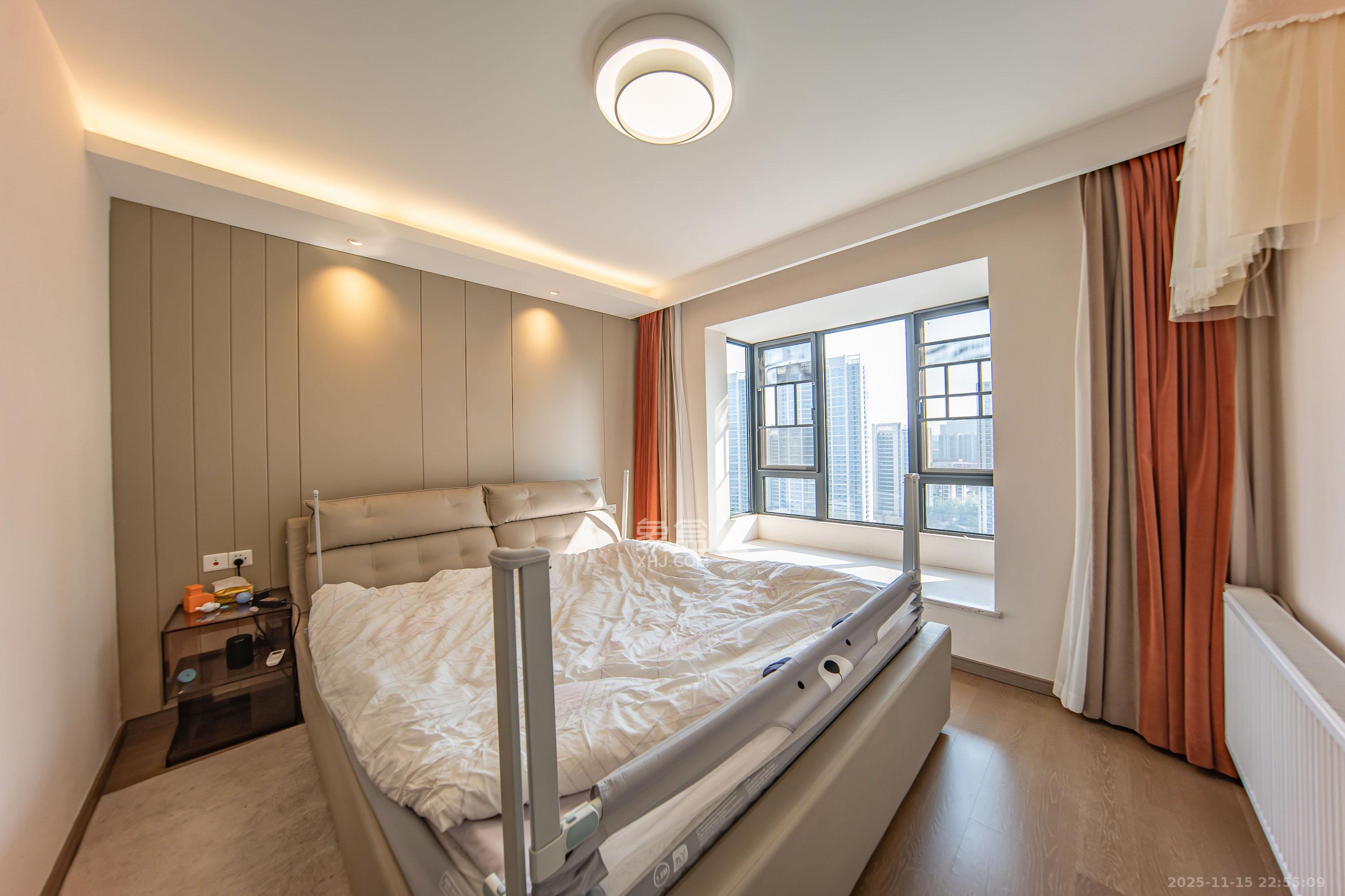 映客龙湖璟翠公馆（映客龙湖璟翠中心）  3室2厅1卫    180.0万卧室