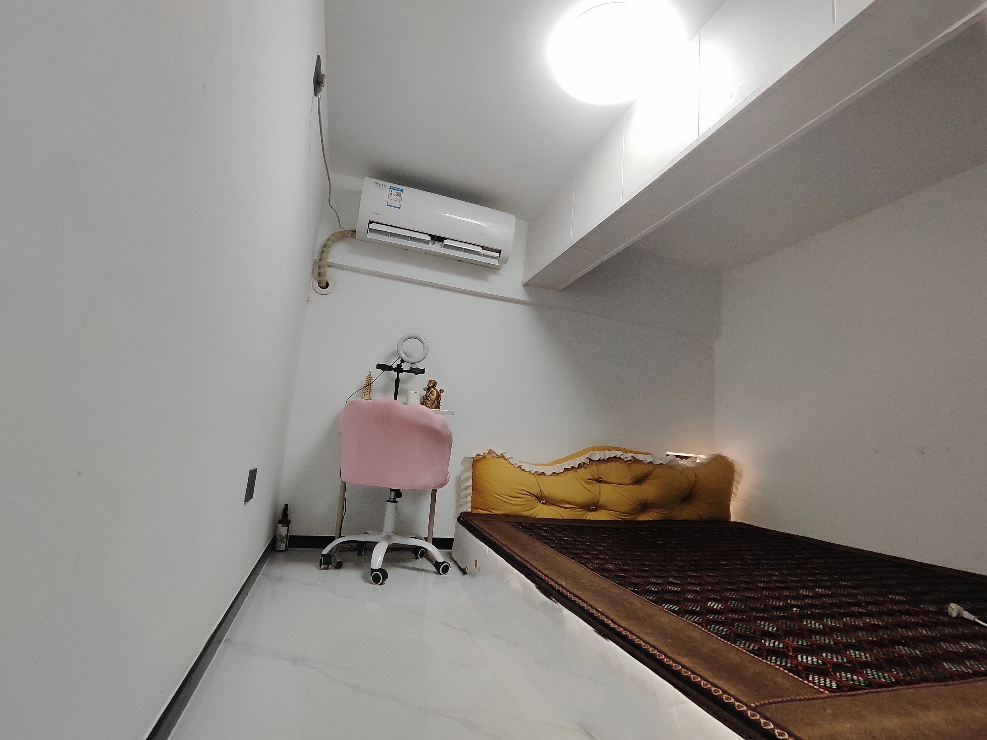 京江花园  1室1厅1卫    1500.0元/月室内图