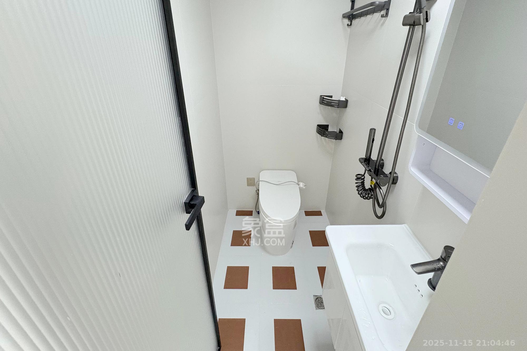 欧陆经典  3室2厅2卫    120.0万卫生间