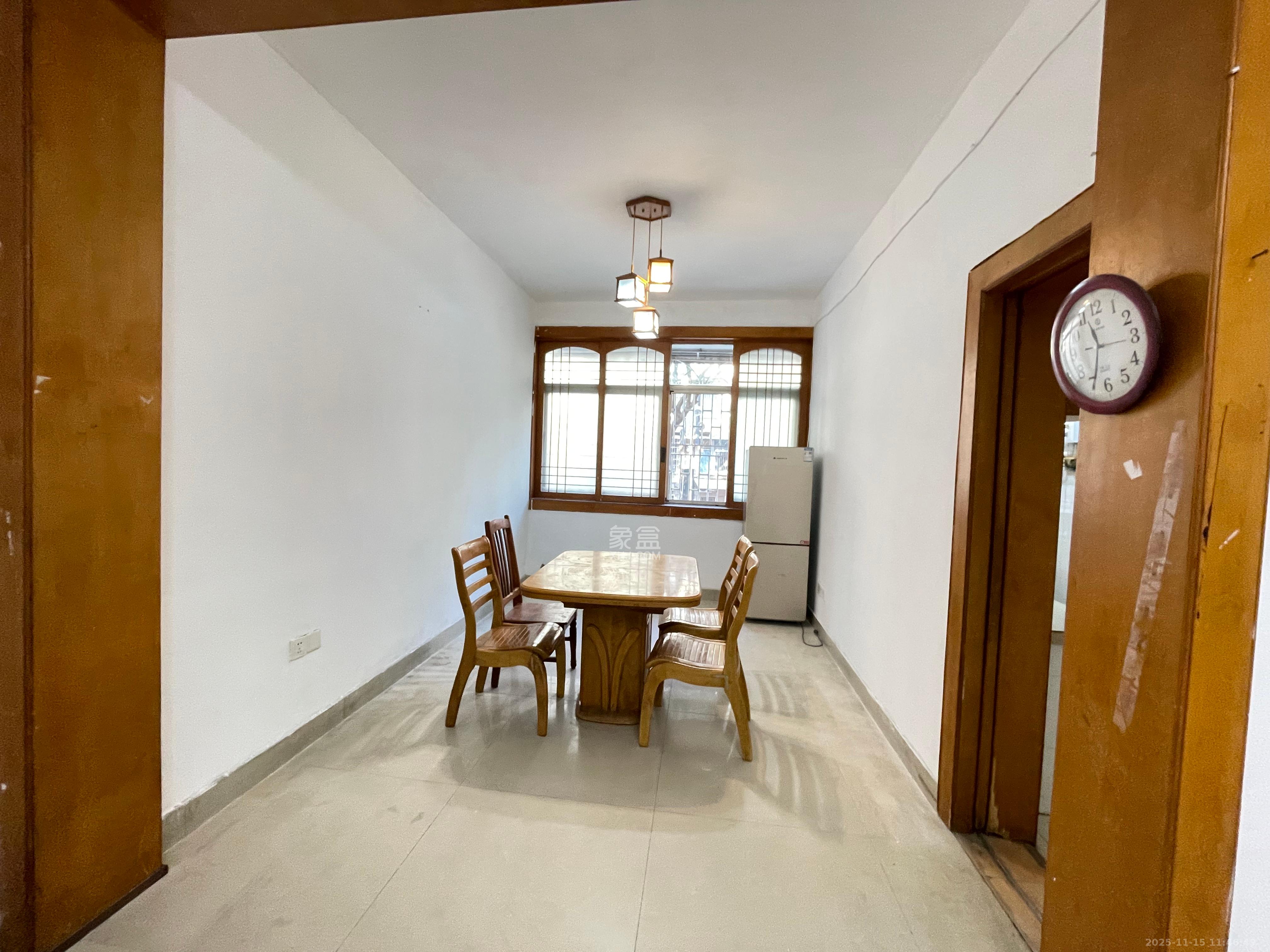 武警宿舍 3室2厅1卫 1700.0元/月 武警宿舍 3室2厅1卫 1700.0元/月室内图