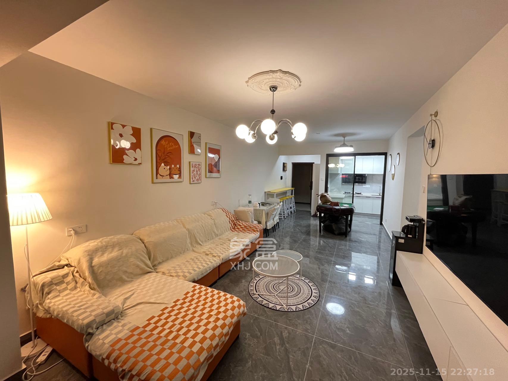 长房云公馆  3室2厅2卫    3000.0元/月室内图