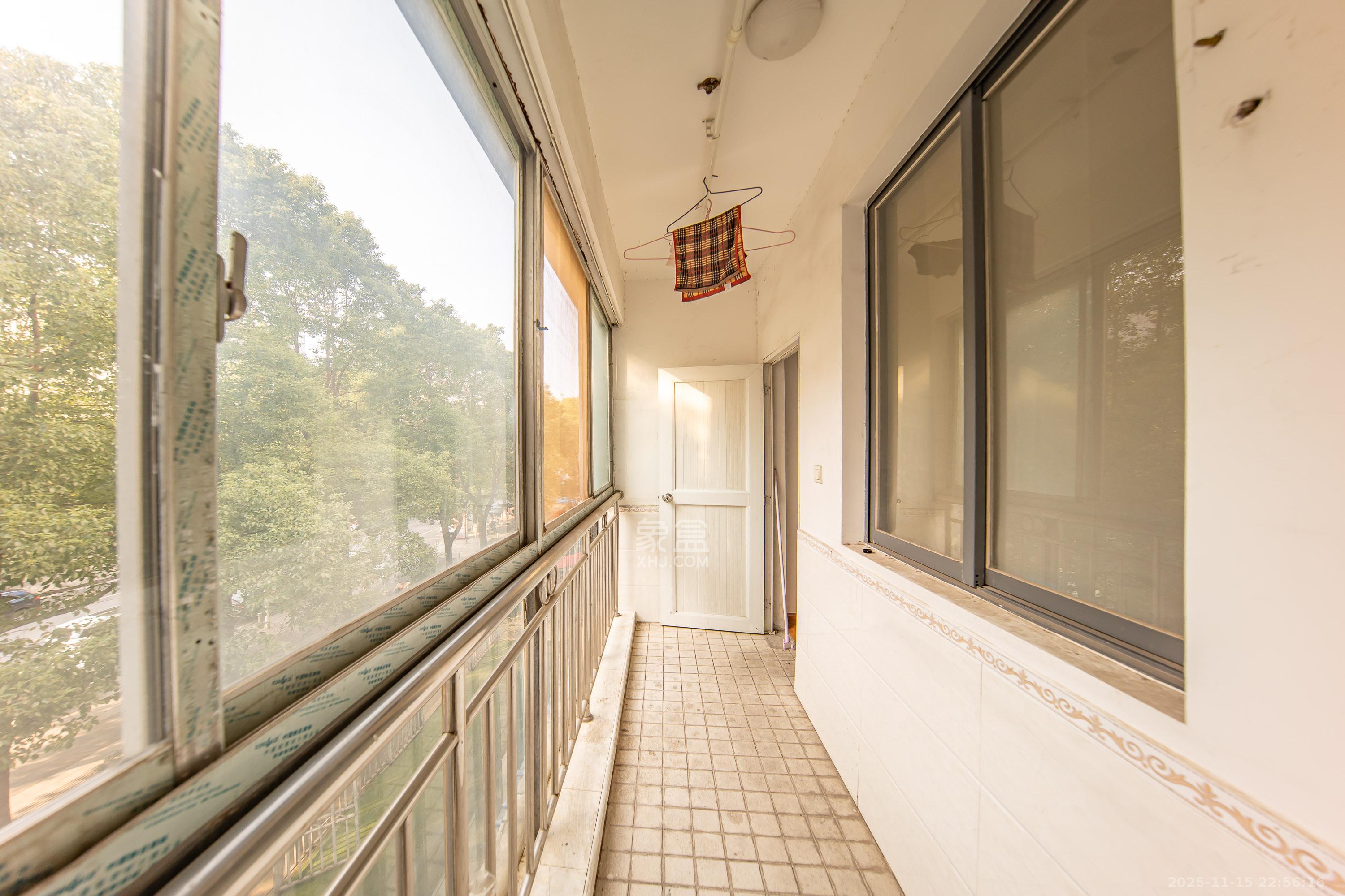 阳光100一期、四五期 1室2厅2卫 123.6万 阳光100一期、四五期 1室2厅2卫 123.6万阳台