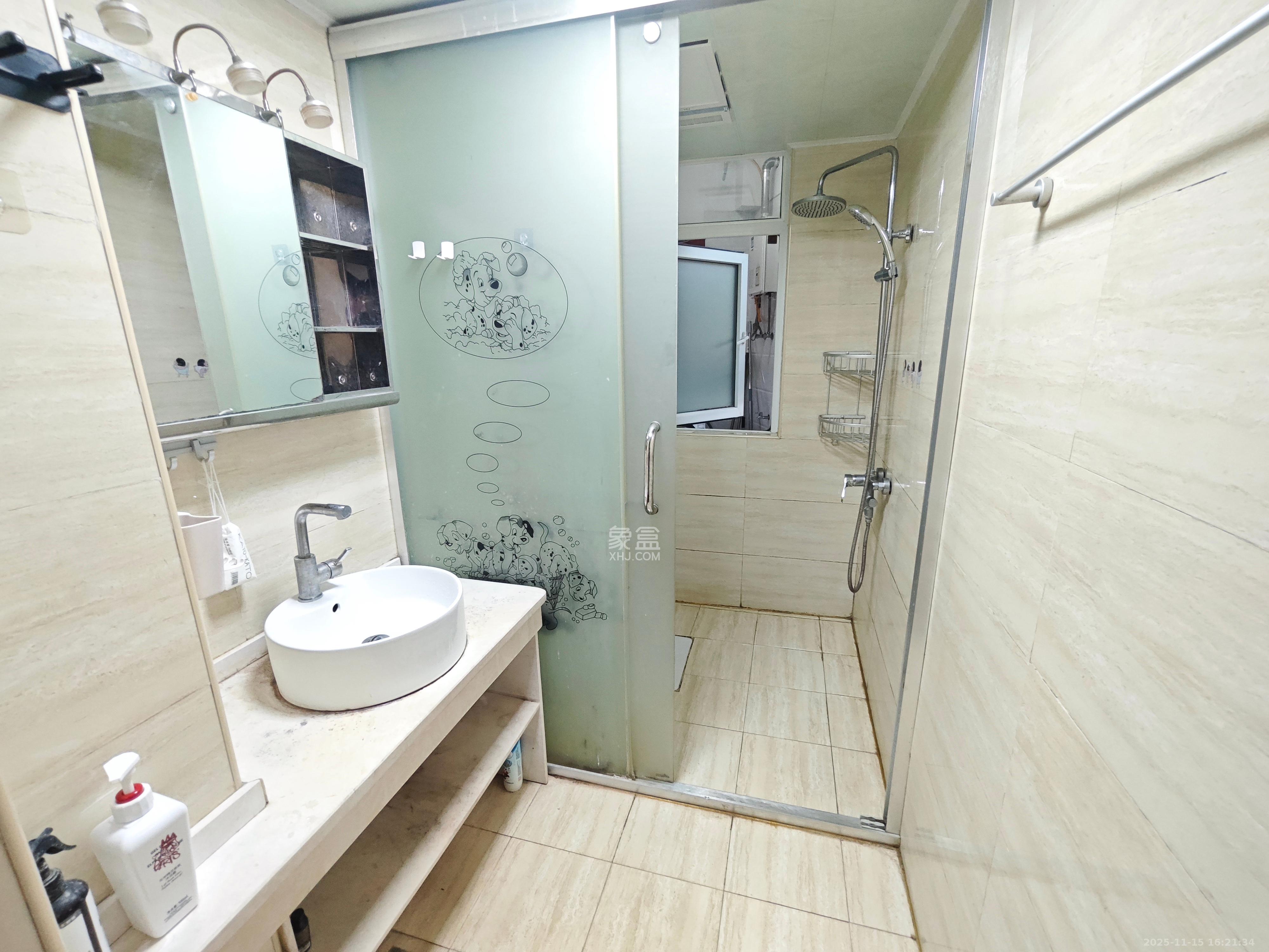 泊爱蓝湾 3室2厅1卫 2200.0元/月 泊爱蓝湾 3室2厅1卫 2200.0元/月室内图