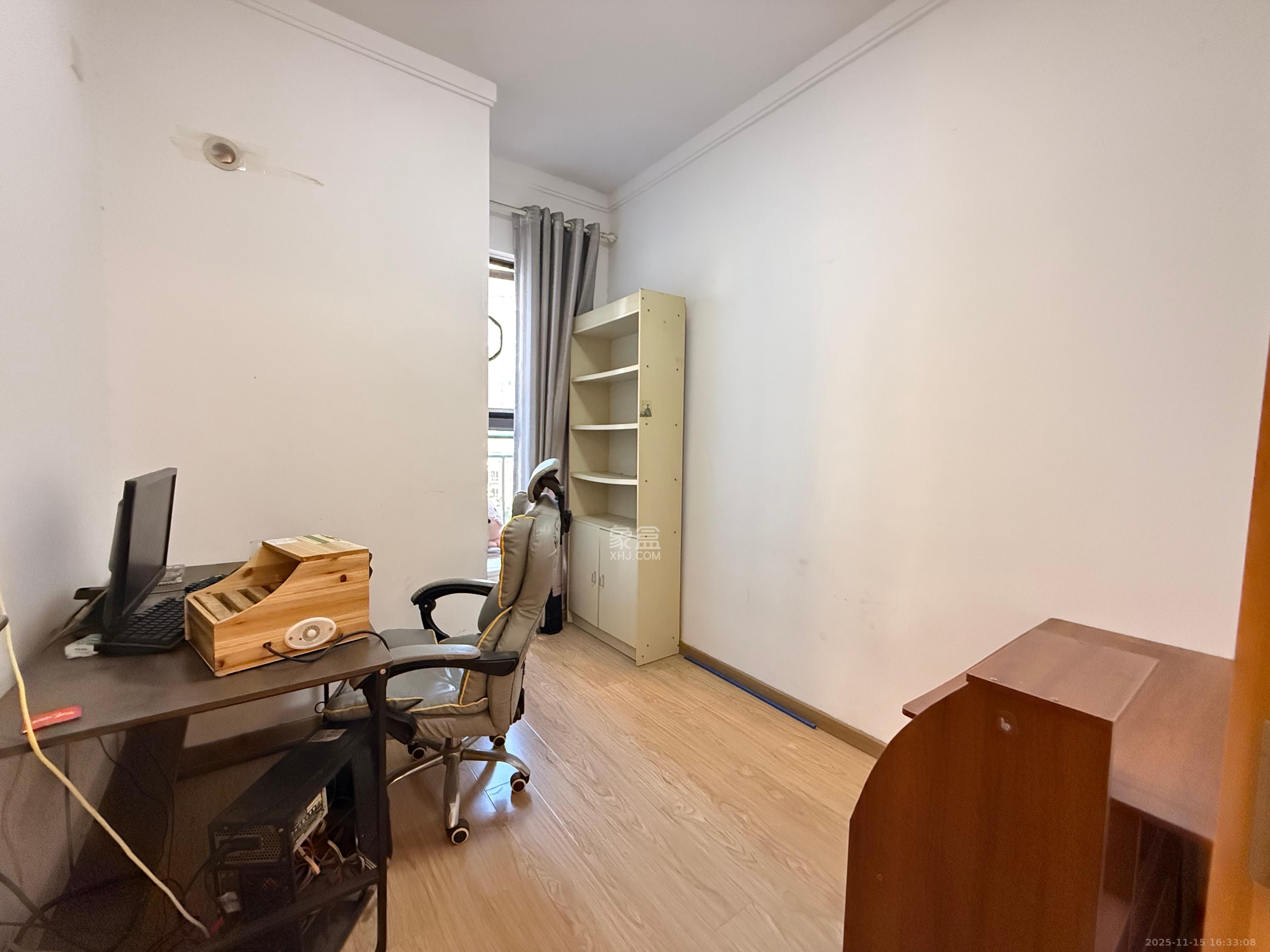 珠江郦城薰衣道 3室1厅1卫 2200.0元/月 珠江郦城薰衣道 3室1厅1卫 2200.0元/月室内图