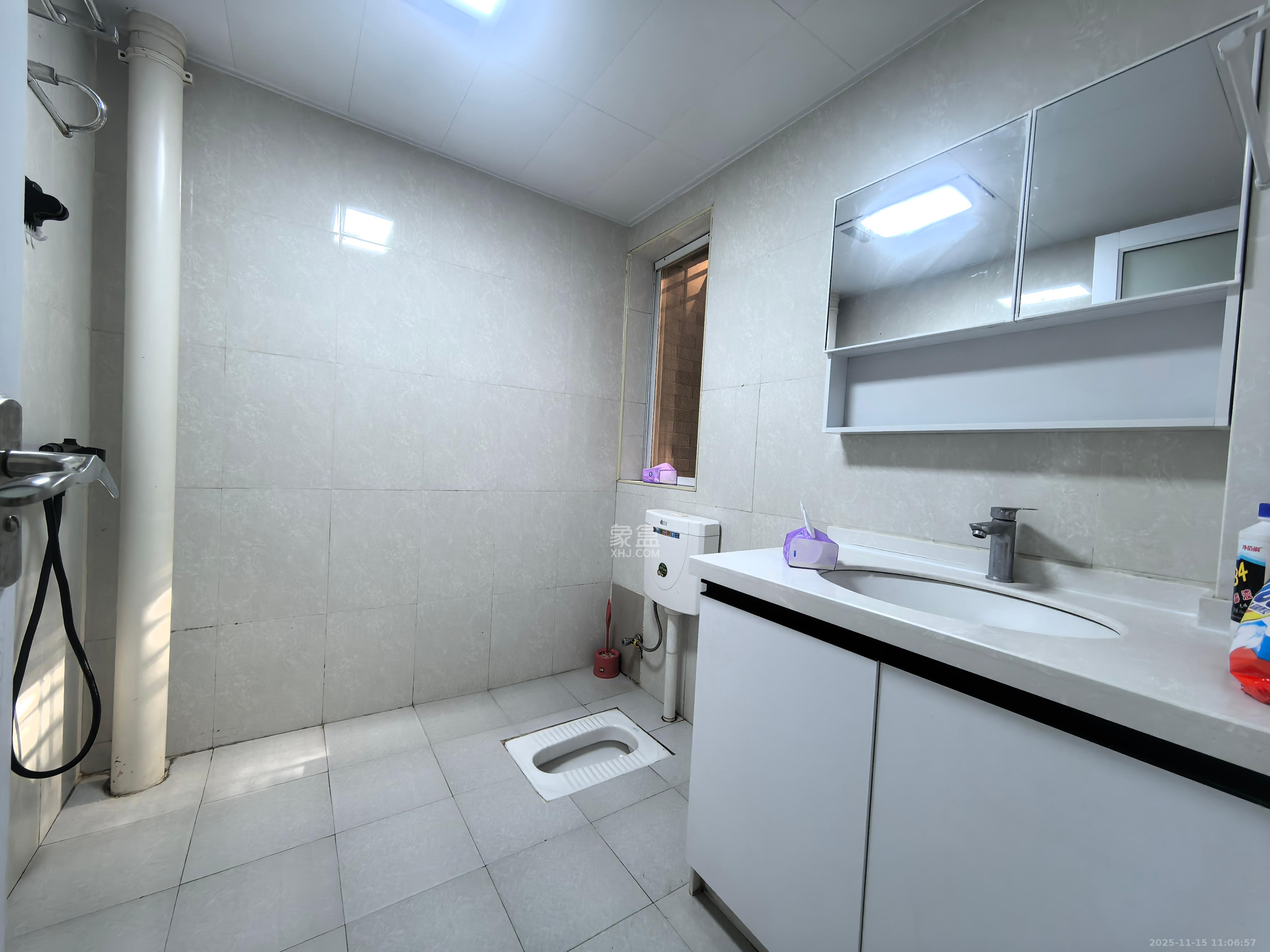 山水湾  3室2厅1卫    1500.0元/月室内图