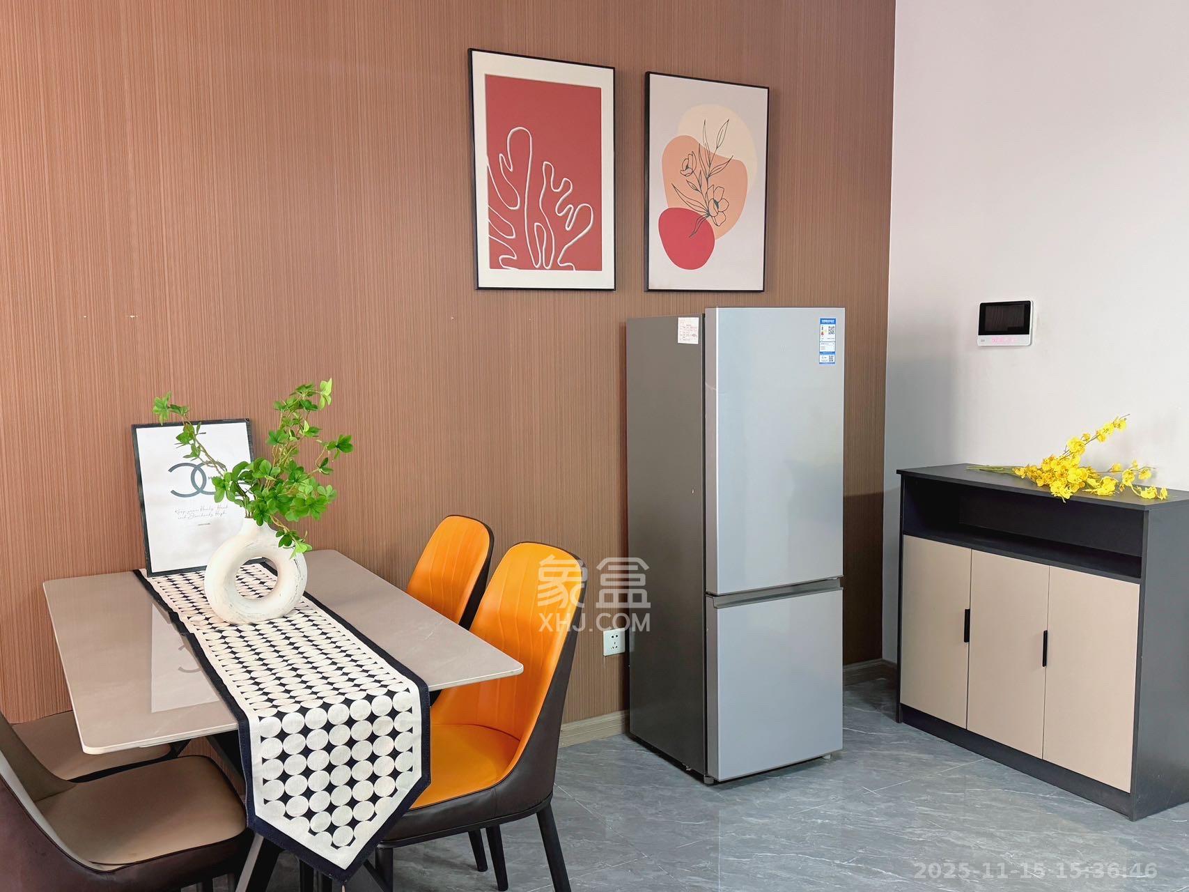 芙蓉万国城MOMA（卓越汇富苑）  3室1厅1卫    2200.0元/月室内图