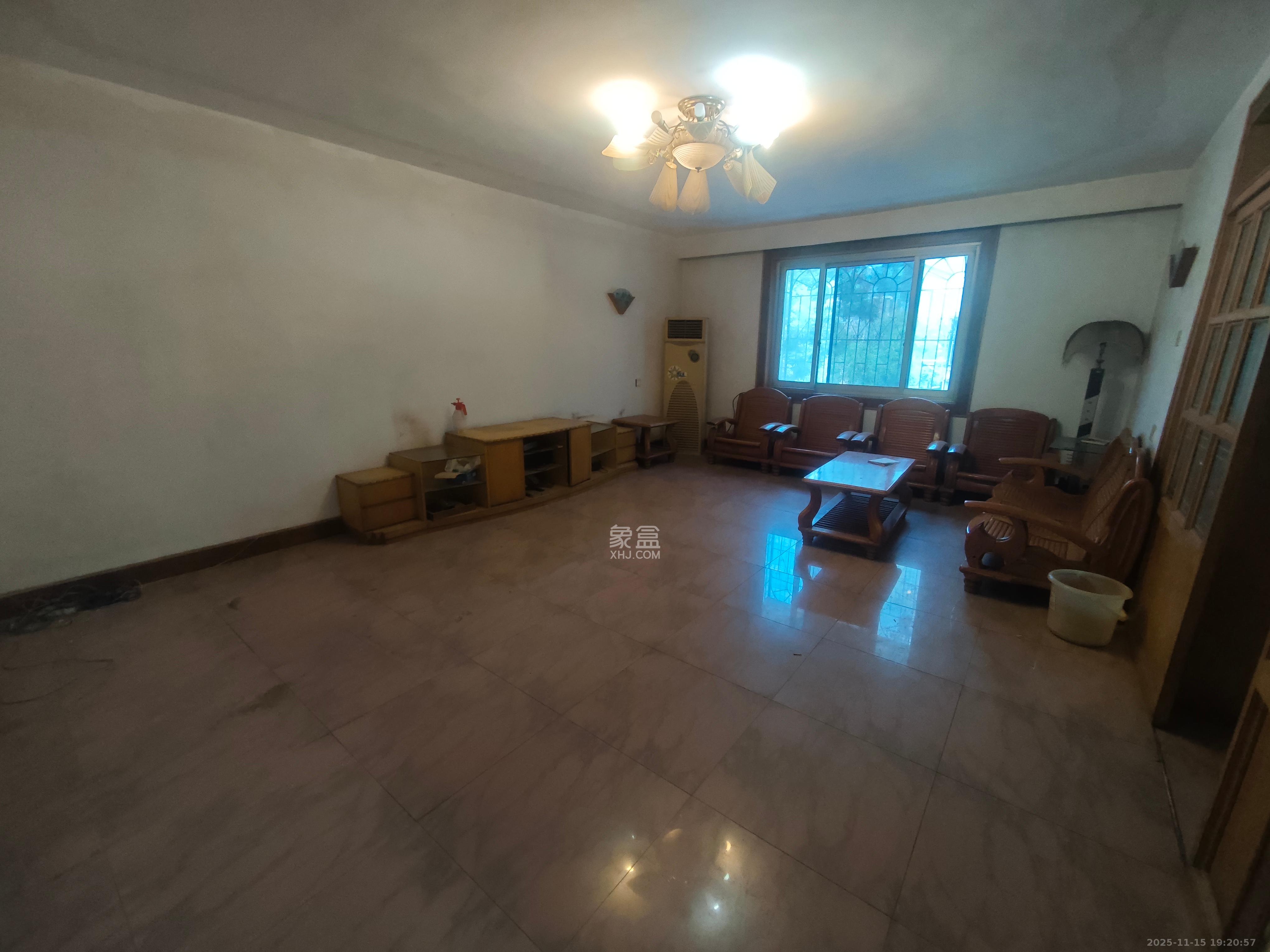 景园小区  1室2厅1卫    2200.0元/月