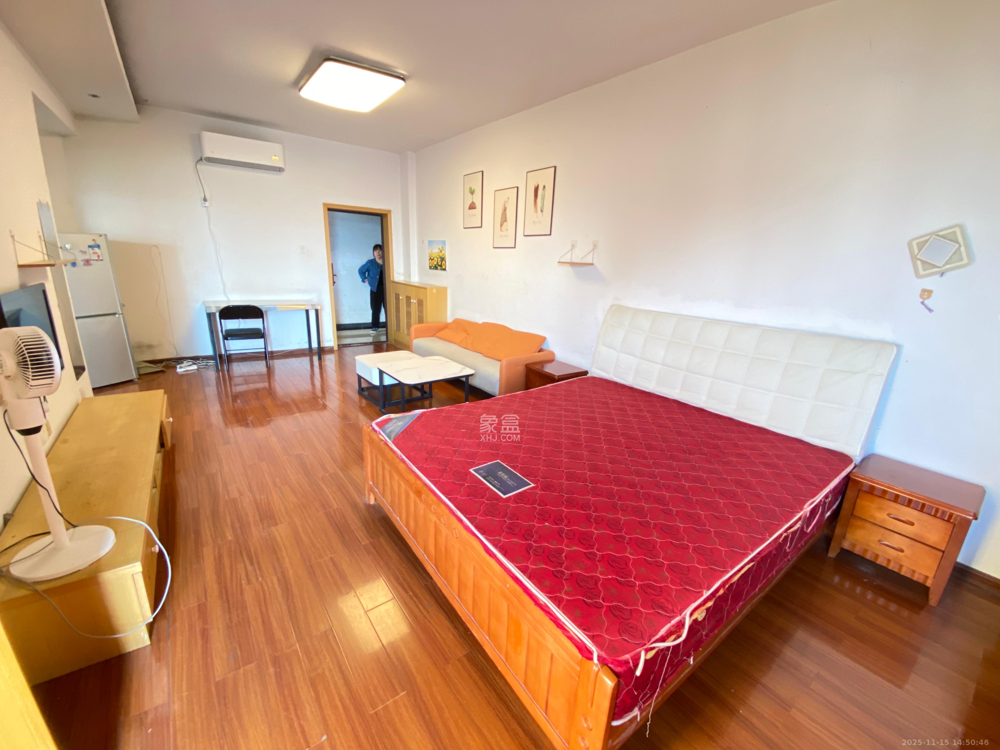 汇富中心  1室1厅1卫    1800.0元/月室内图