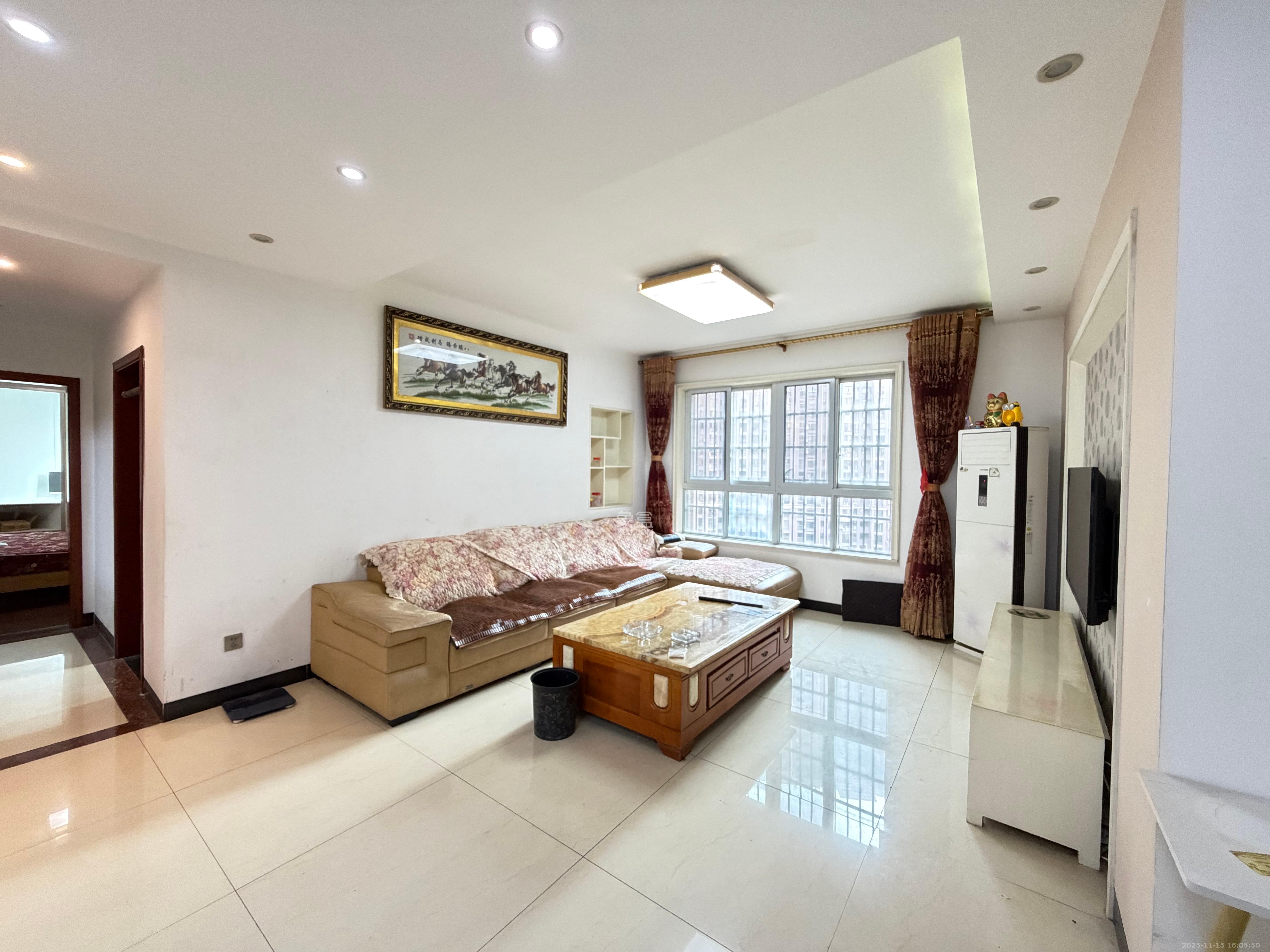 东方航标  3室2厅2卫    1800.0元/月