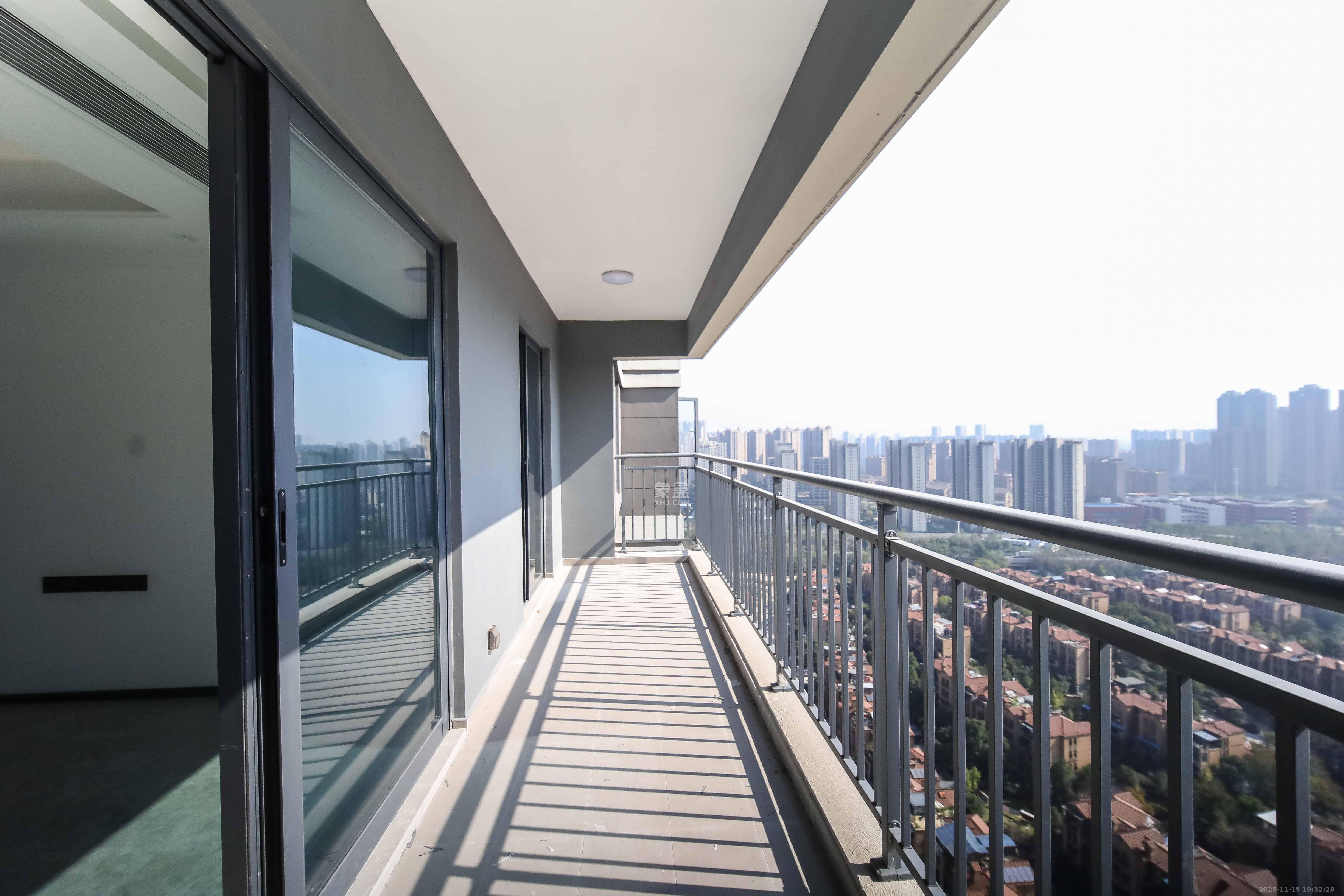 德奥上河城章  3室2厅1卫    152.0万阳台