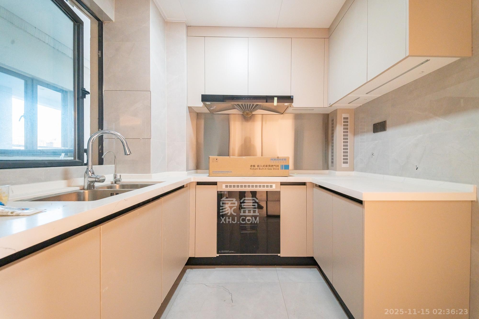 三一云谷 3室2厅2卫 120.0万 三一云谷 3室2厅2卫 120.0万厨房