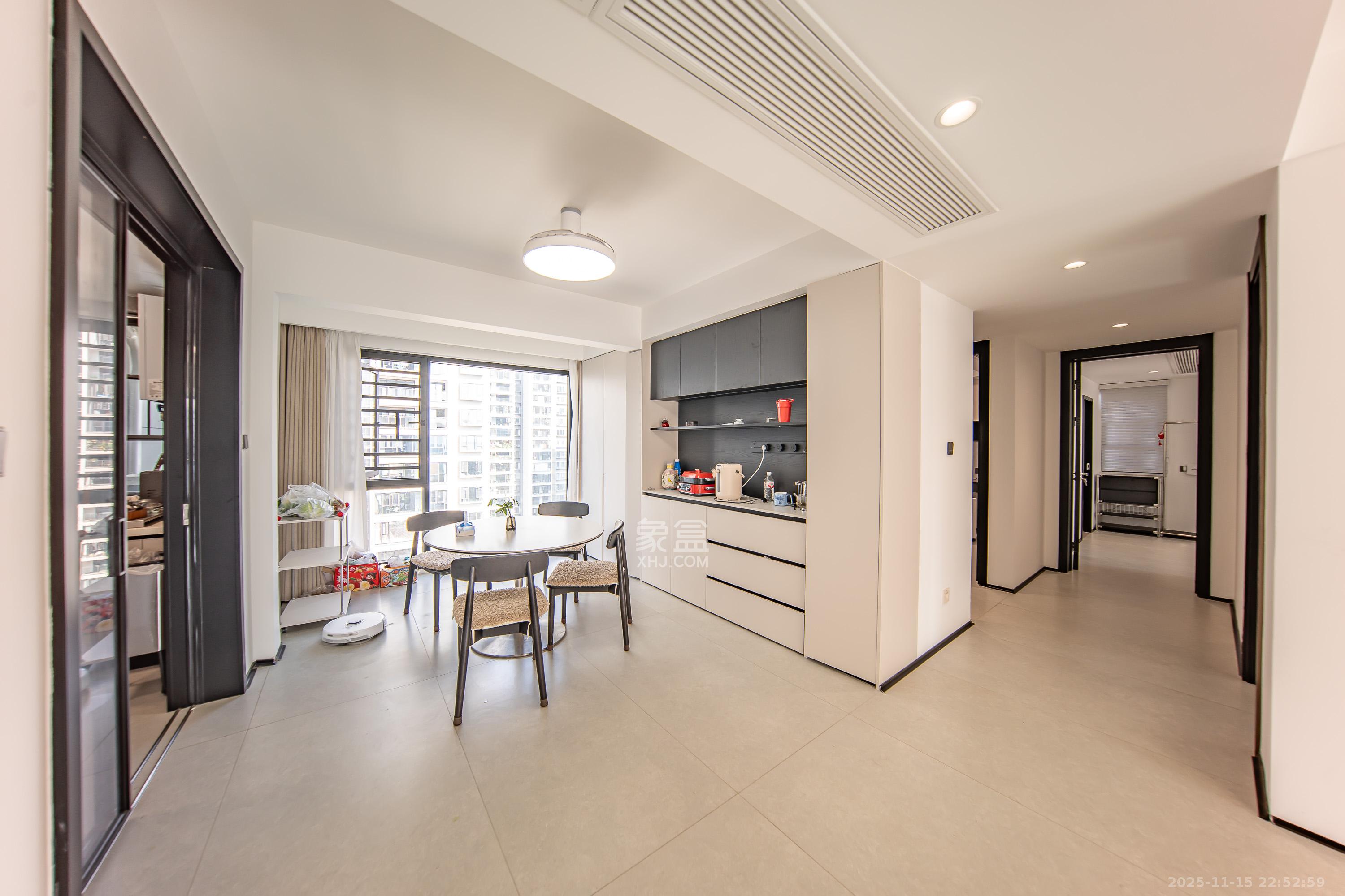 卓越洋湖晴翠 4室2厅2卫 240.0万 卓越洋湖晴翠 4室2厅2卫 240.0万客厅