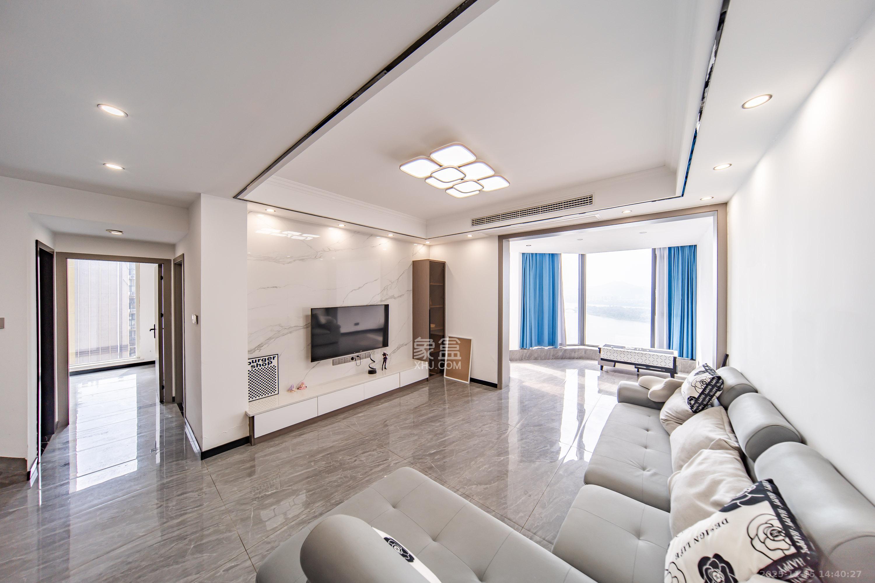 金色屋顶 5室2厅3卫 260.0万 金色屋顶 5室2厅3卫 260.0万客厅