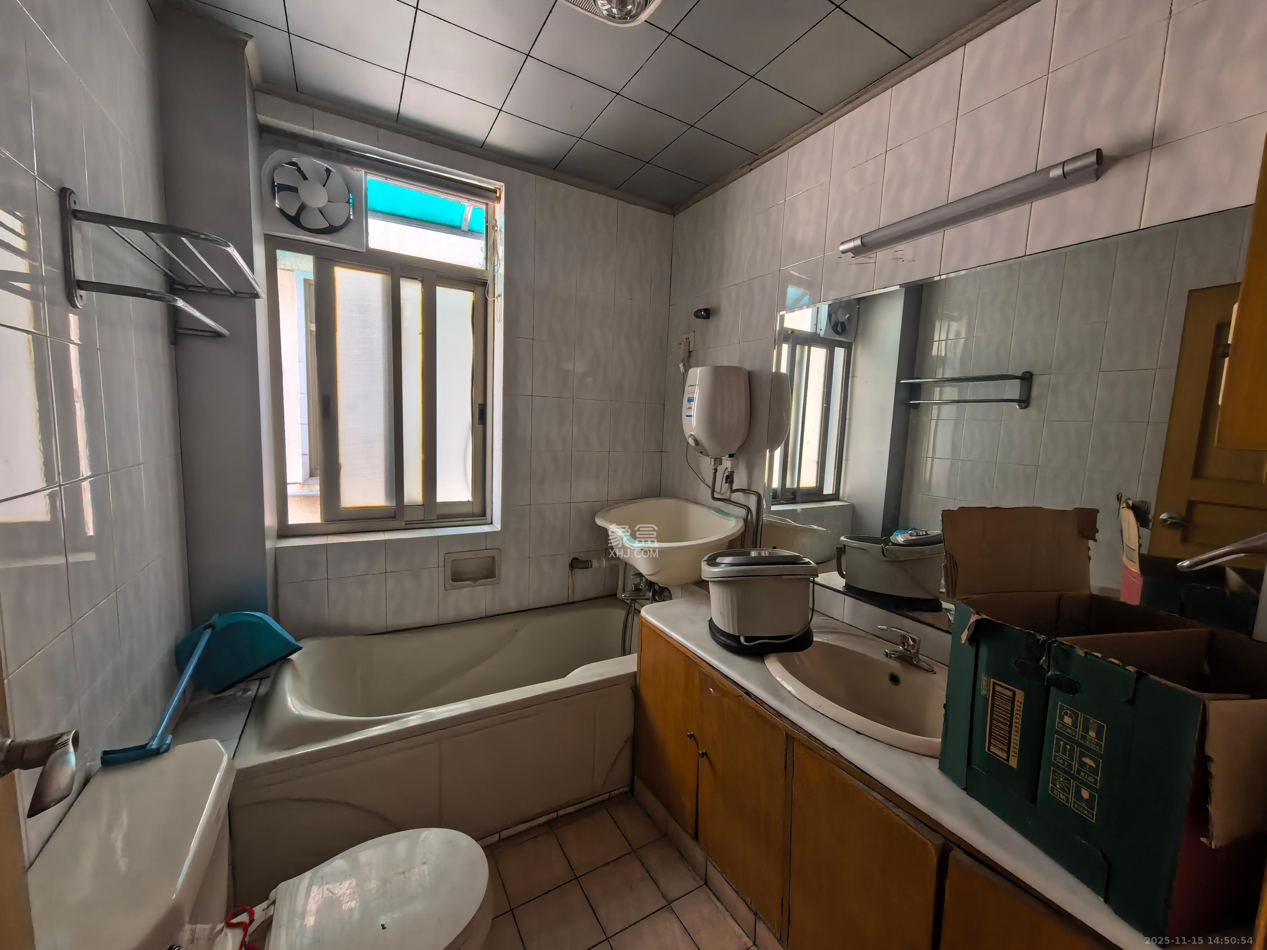 芙蓉区国税局宿舍  3室2厅1卫    2700.0元/月室内图