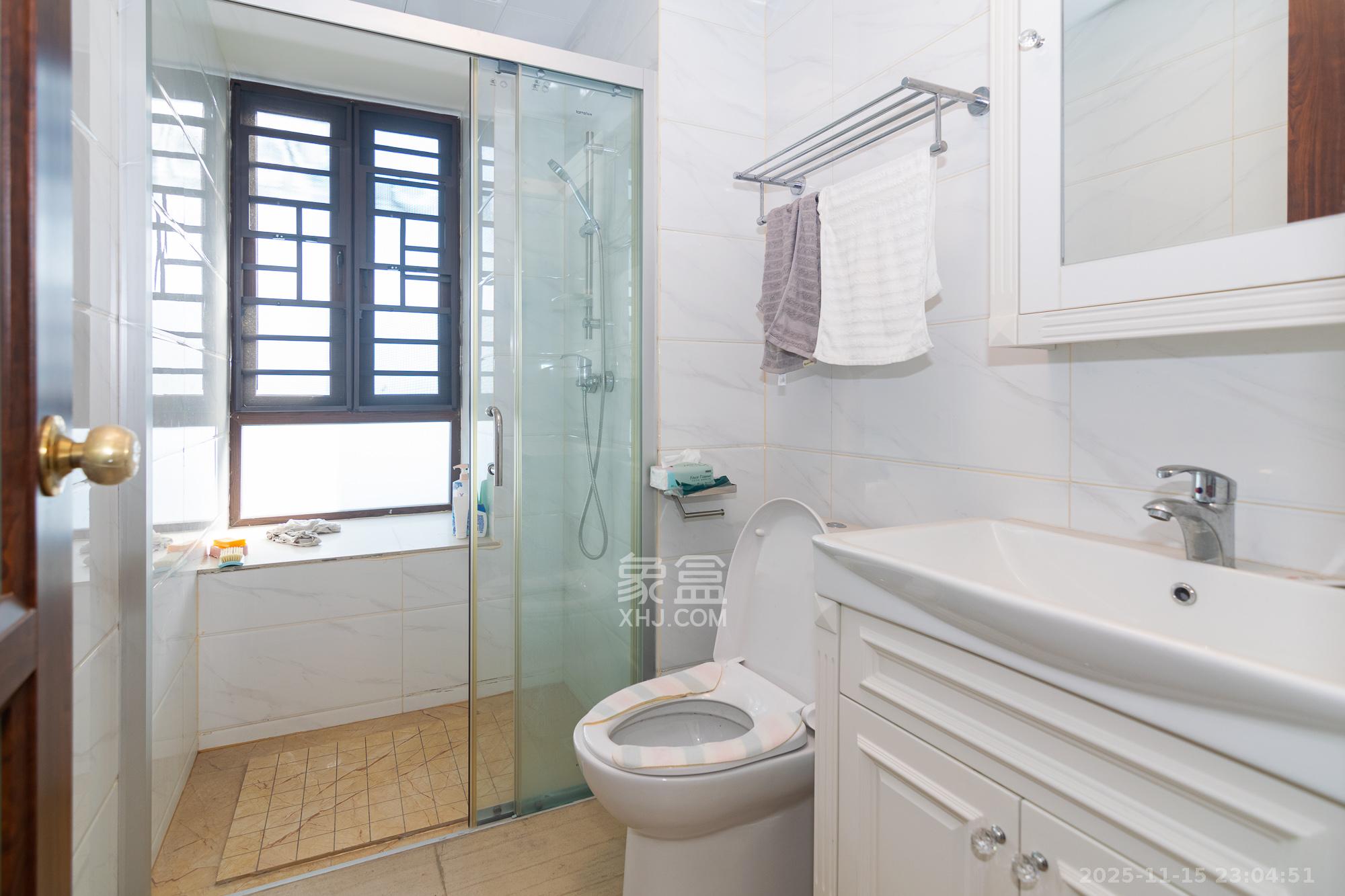 碧桂园高尔夫花园  5室2厅3卫    170.0万卫生间