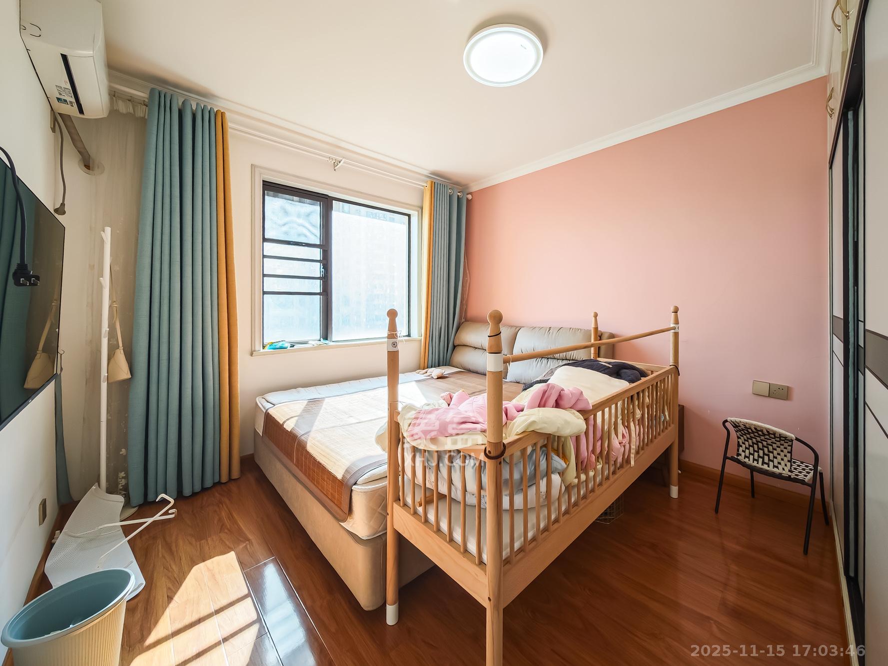 山语城三期  3室2厅2卫    85.0万卧室