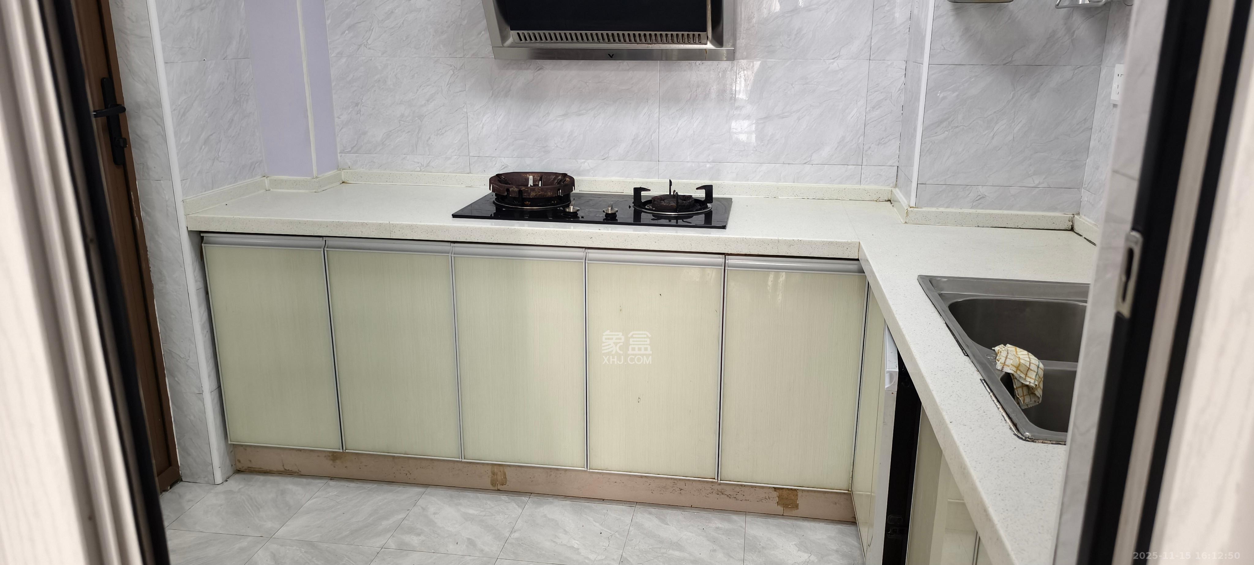 第六都（陆都小区）  1室2厅1卫    3200.0元/月室内图