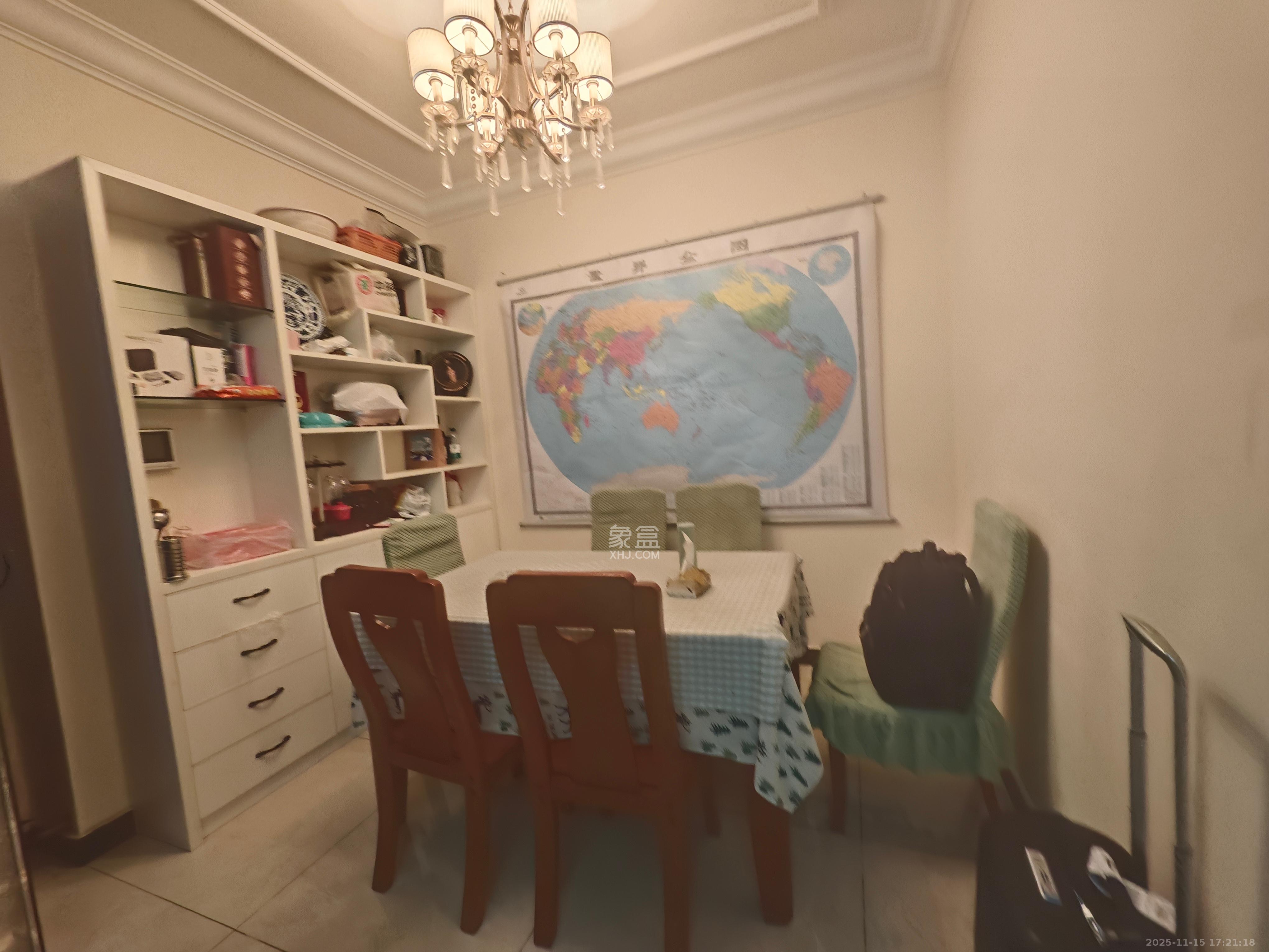 恒大翡翠华庭 3室2厅2卫 2500.0元/月 恒大翡翠华庭 3室2厅2卫 2500.0元/月室内图