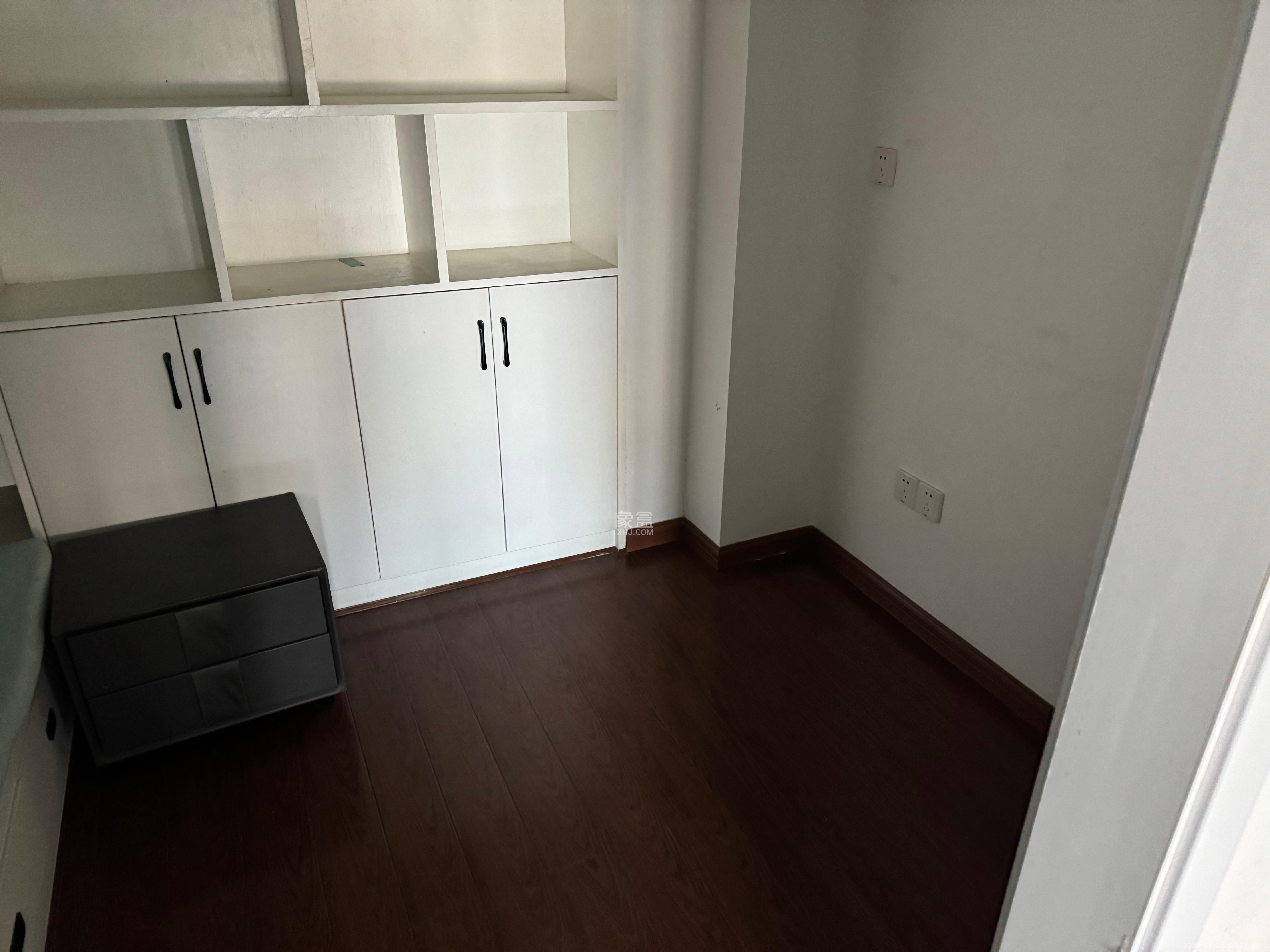 达美溪湖湾  2室1厅1卫    3200.0元/月室内图