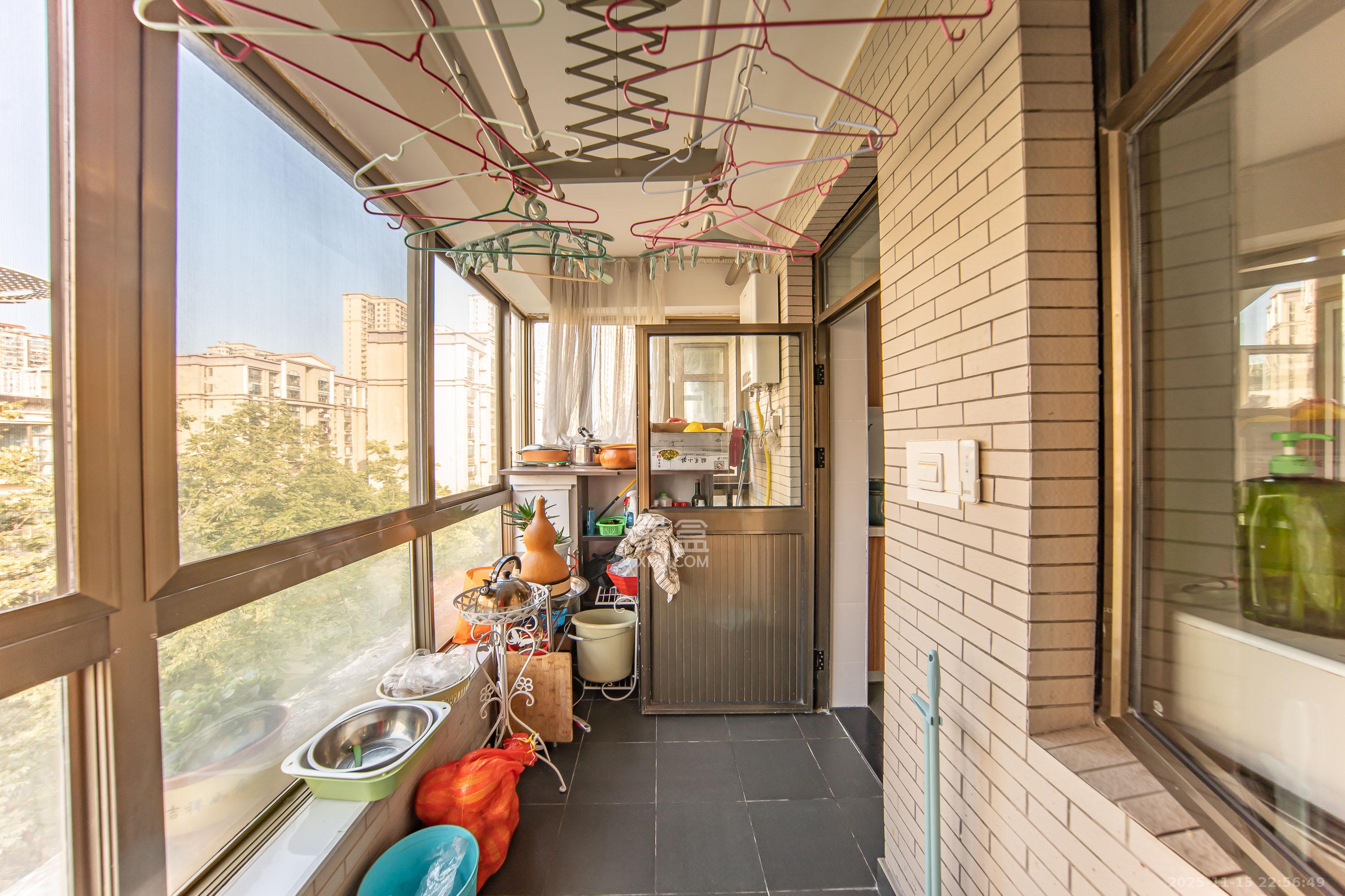 江山帝景雅典  3室2厅2卫    139.8万阳台