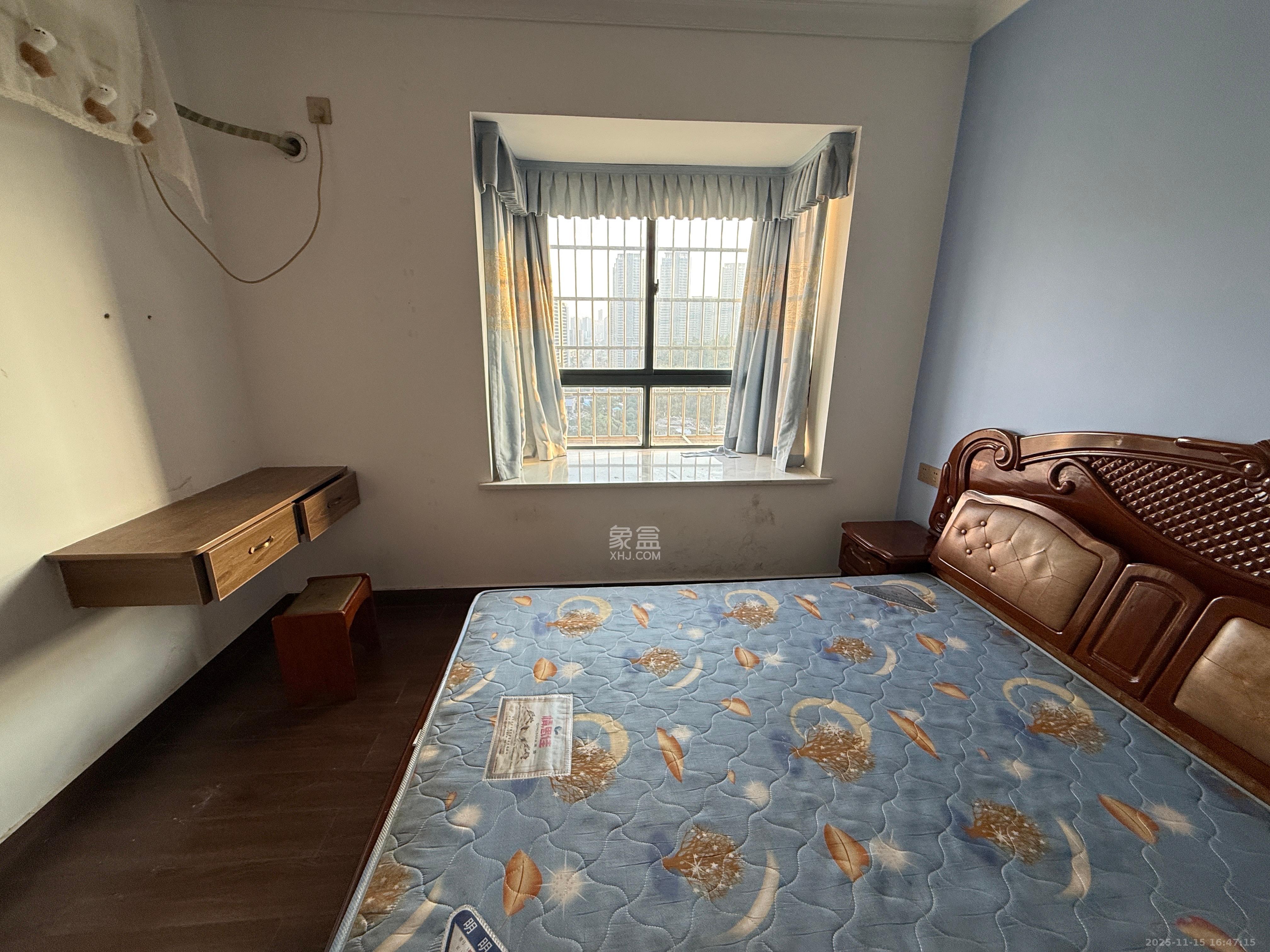 岳鞍阁小区  2室2厅1卫    1800.0元/月室内图