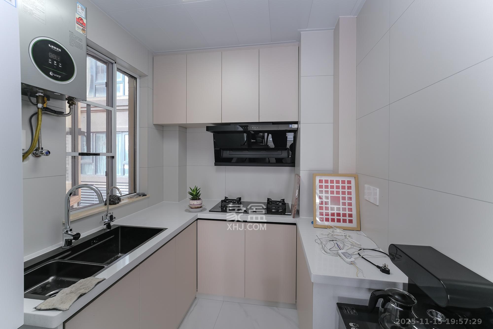 荣盛花语城  3室2厅1卫    80.0万厨房