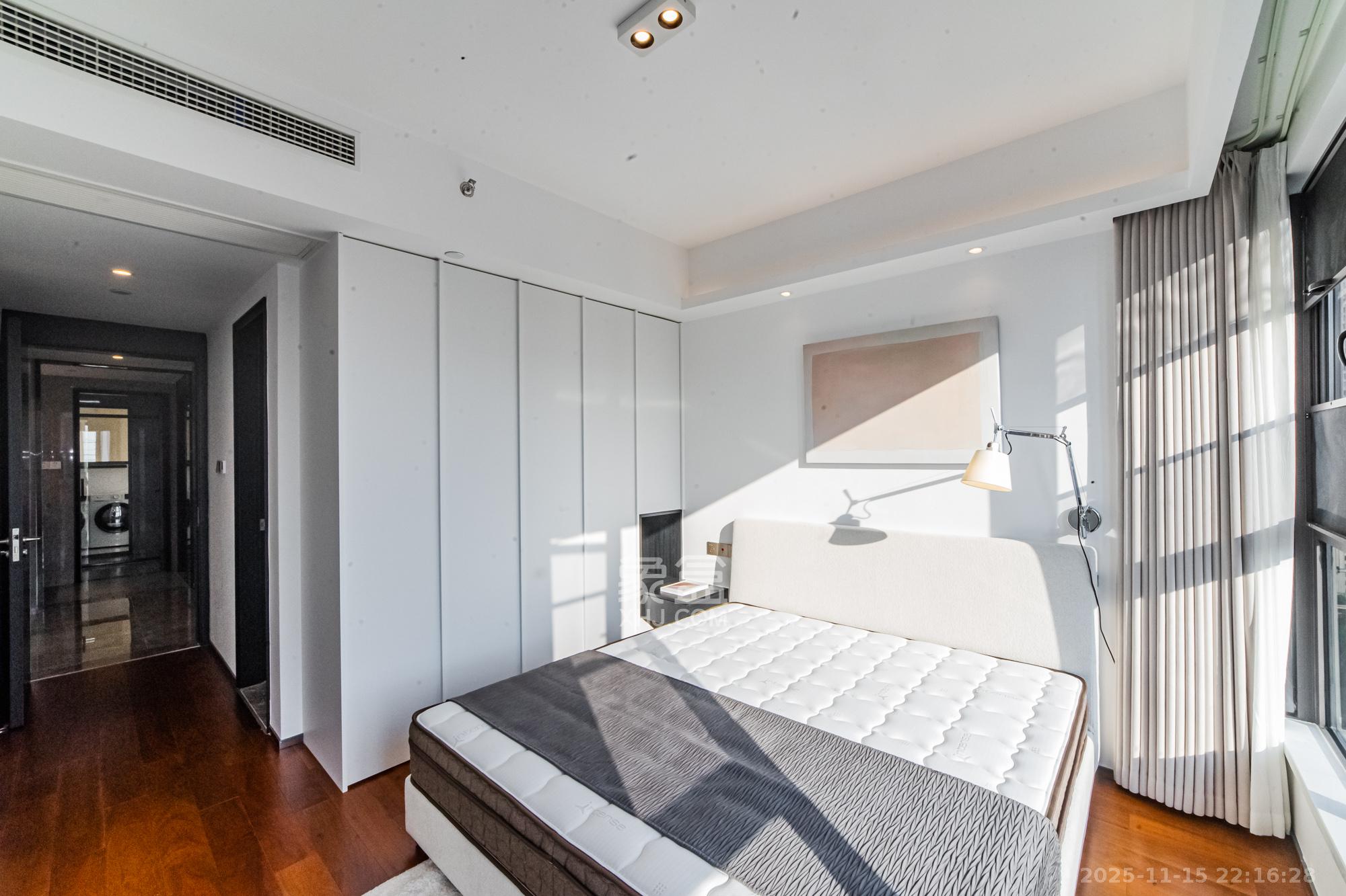 北辰瀚江府  3室2厅2卫    248.0万卧室