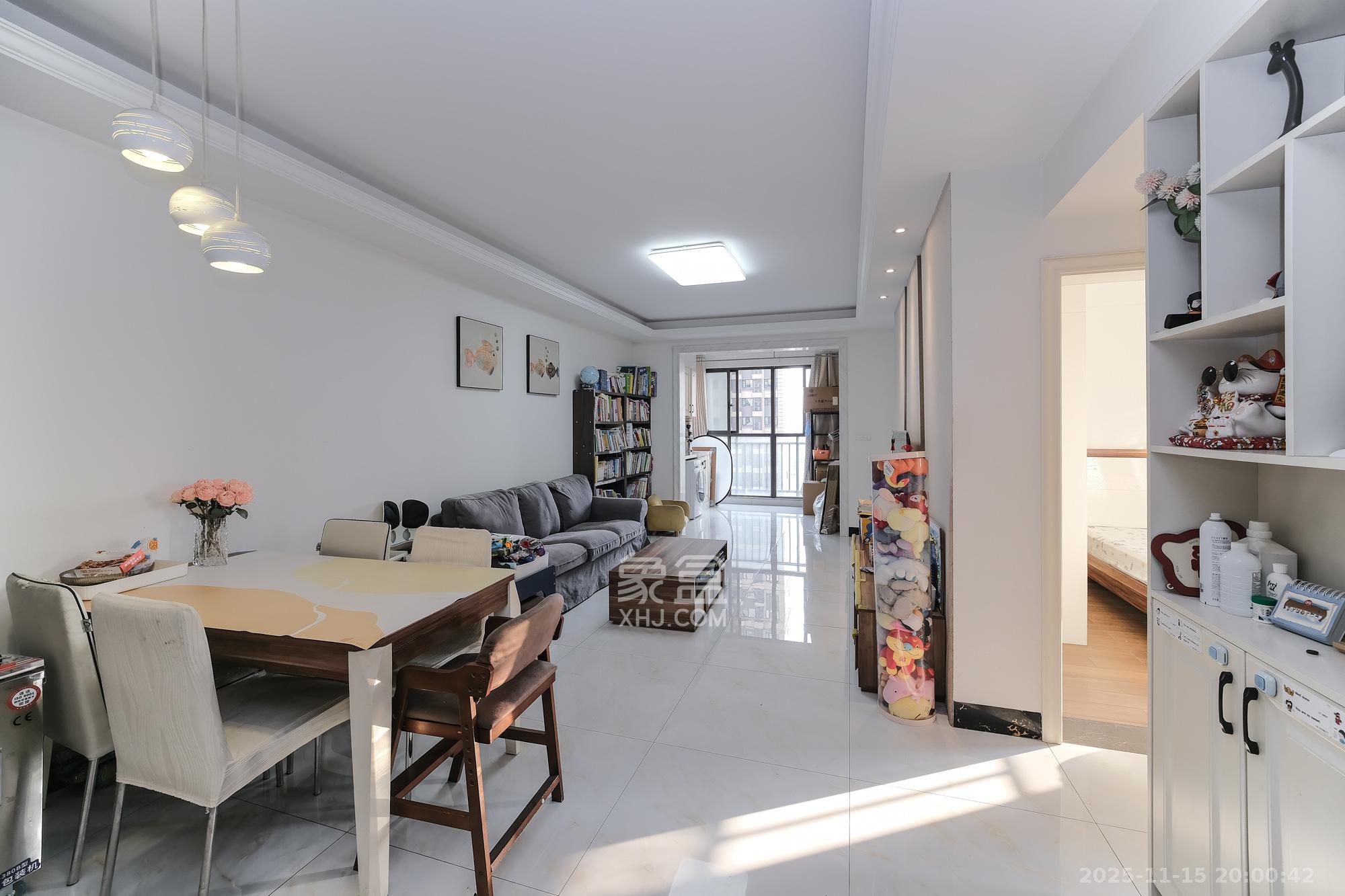 保利香槟国际 3室2厅1卫 66.8万 保利香槟国际 3室2厅1卫 66.8万客厅