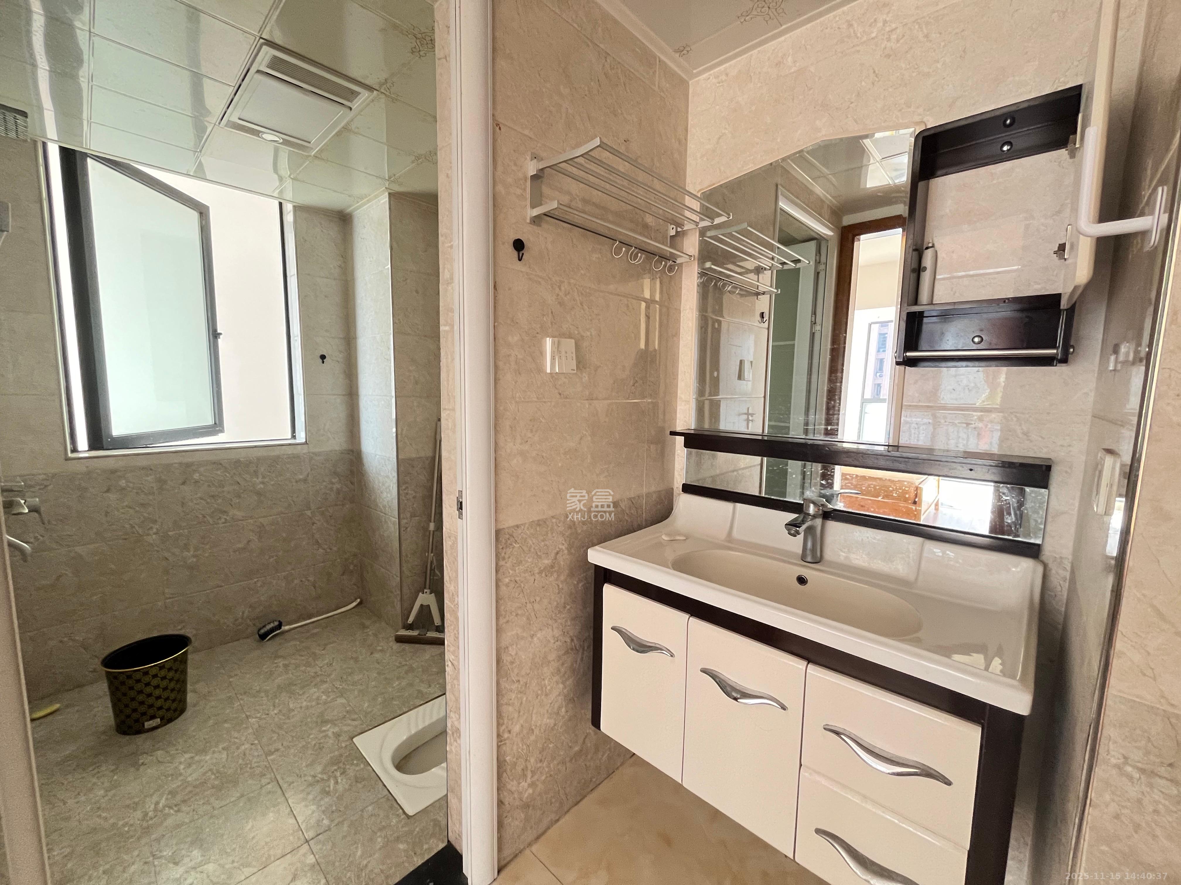 三一街区  3室2厅1卫    1600.0元/月室内图