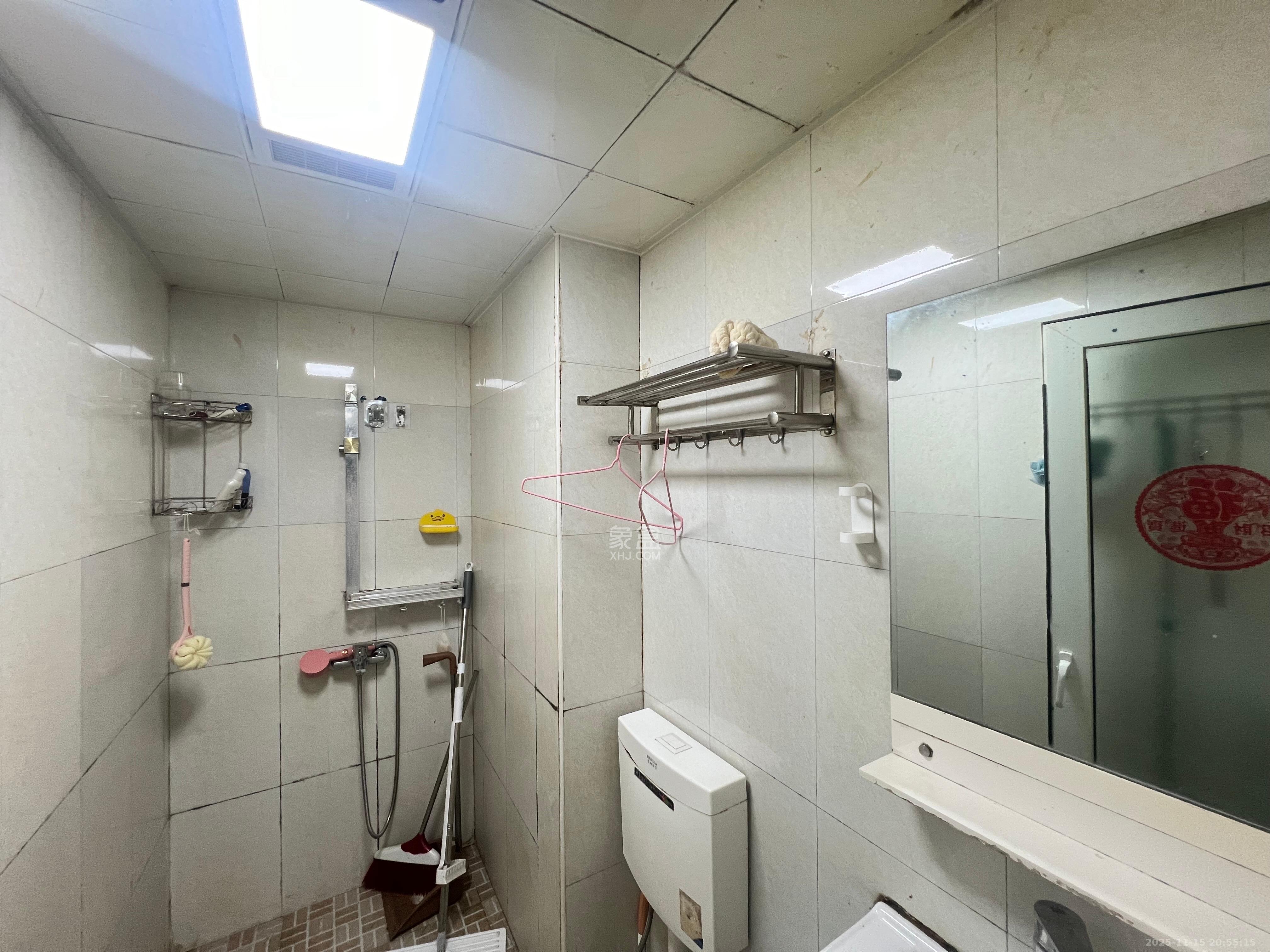 红区抽屉  1室1厅1卫    1550.0元/月室内图