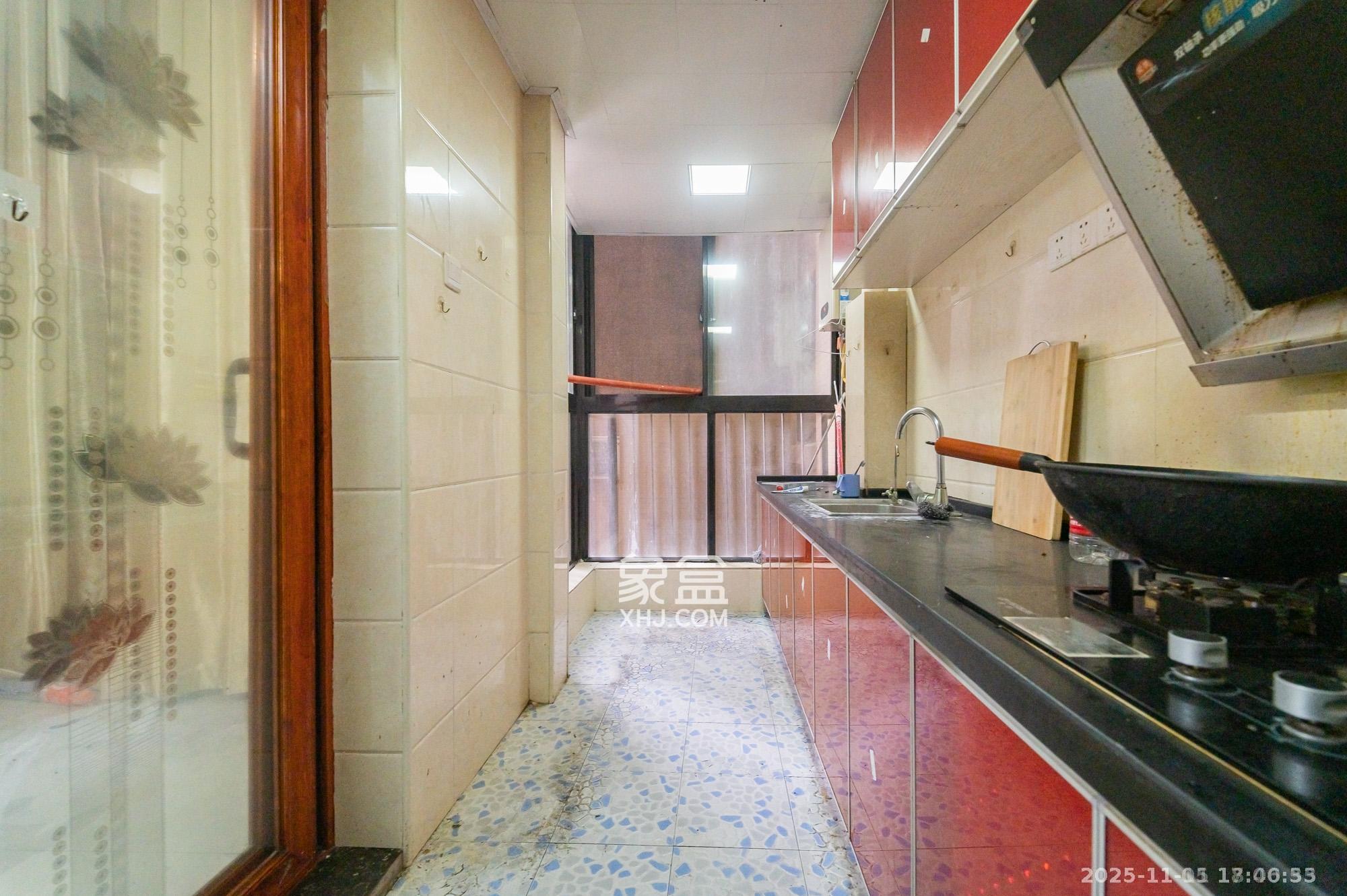 华润凤凰城三期  3室2厅2卫    1900.0元/月室内图